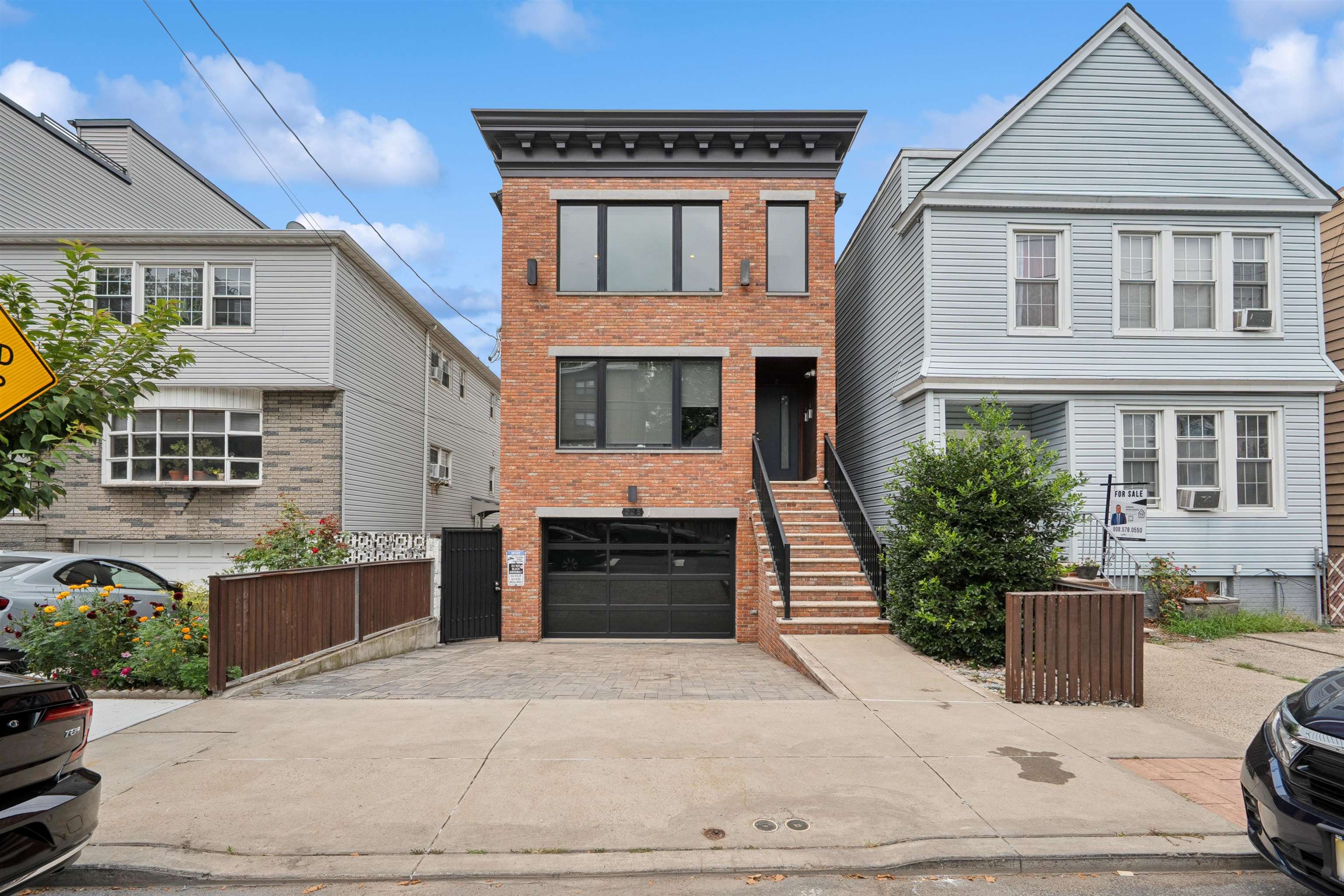 225 COLUMBIA AVE Unit: 2
