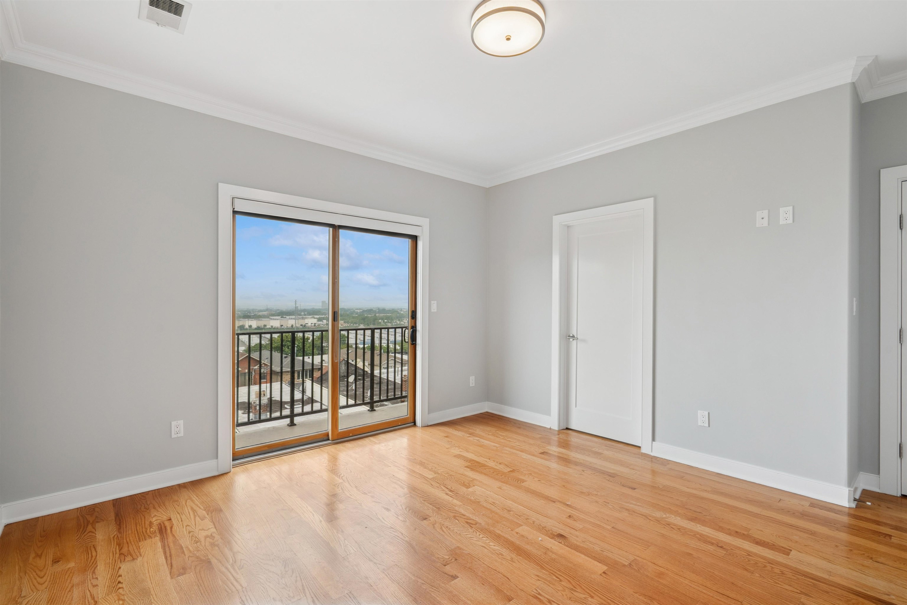 225 COLUMBIA AVE Unit: 2