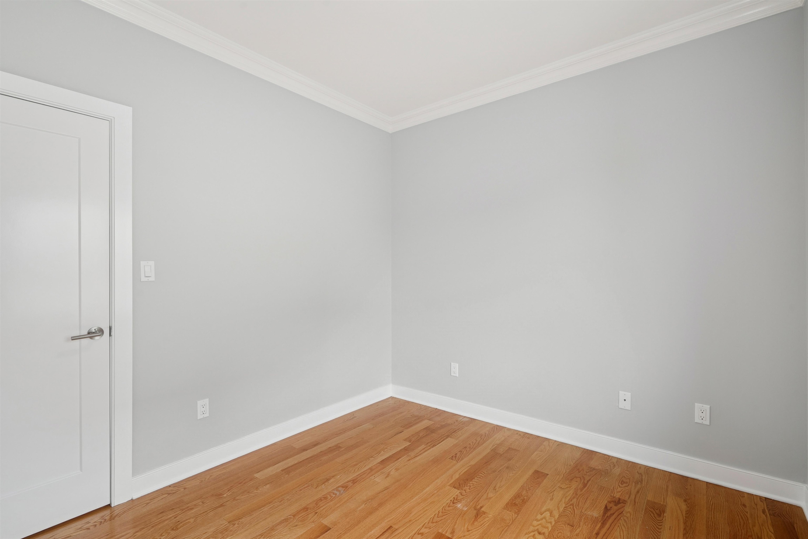 225 COLUMBIA AVE Unit: 2