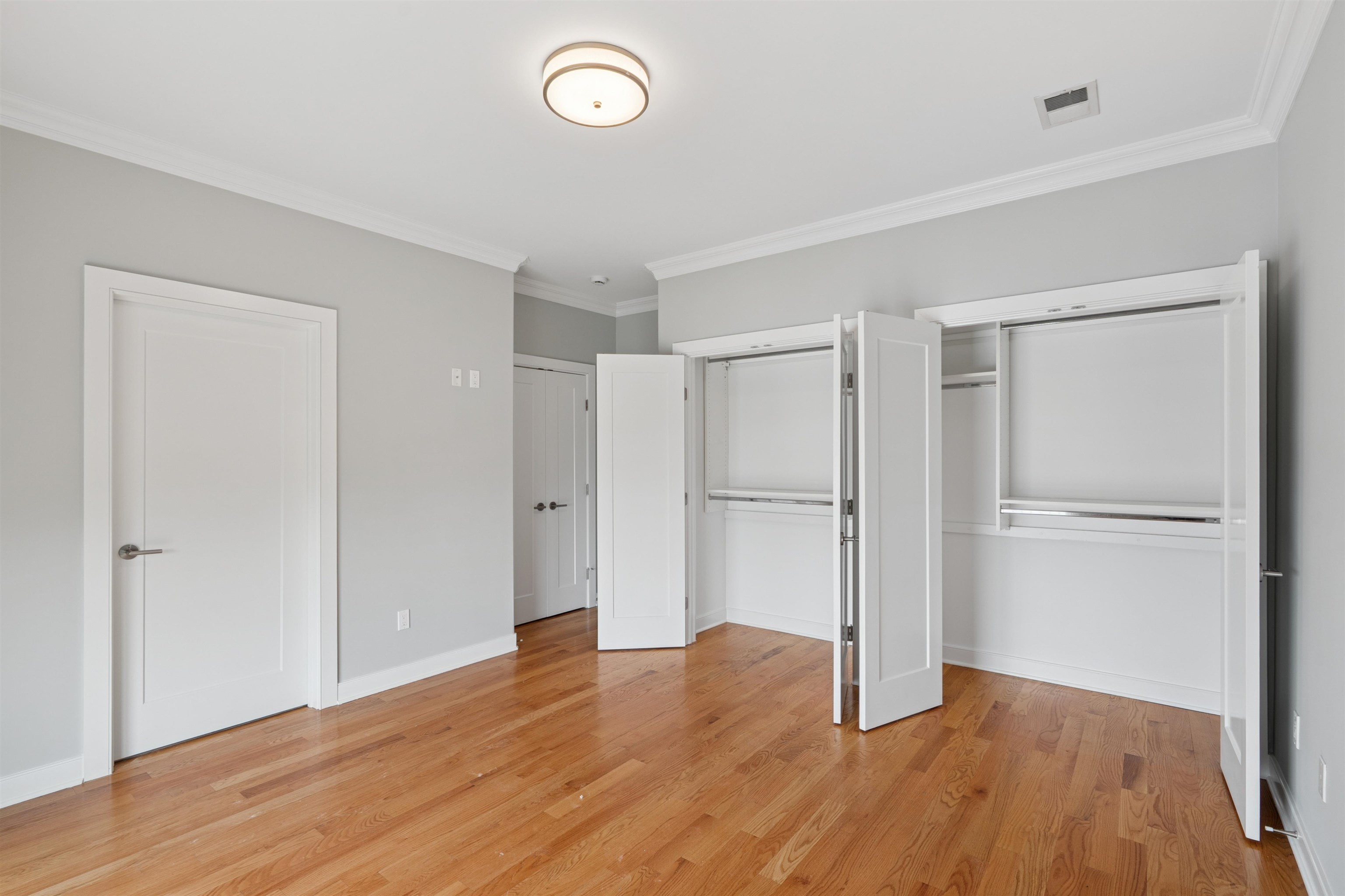 225 COLUMBIA AVE Unit: 2
