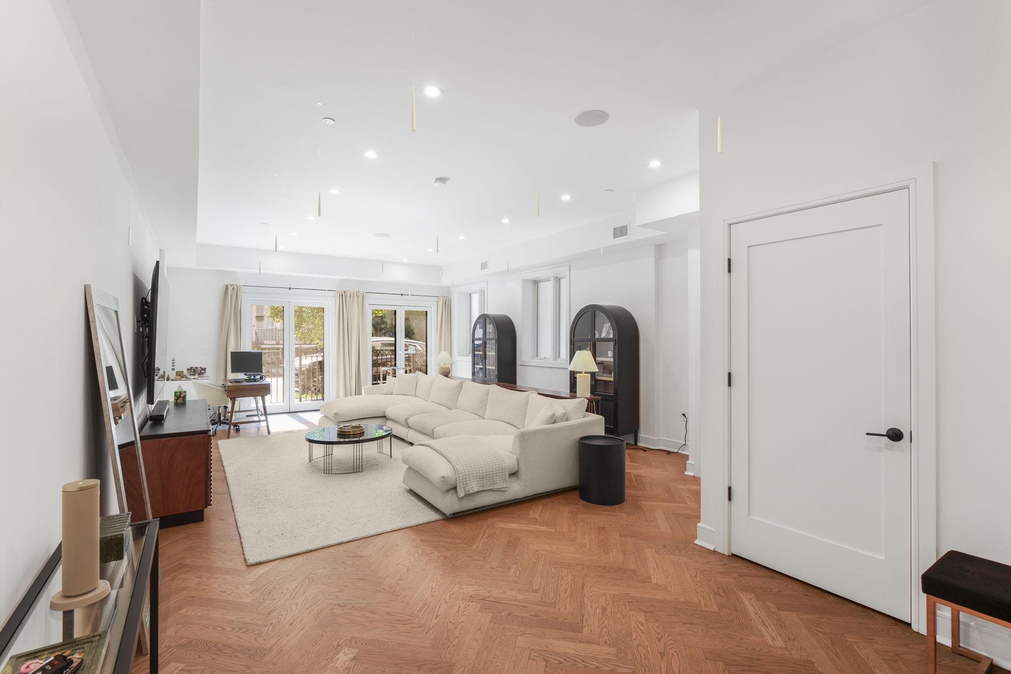 151 WEBSTER AVE Unit: 101