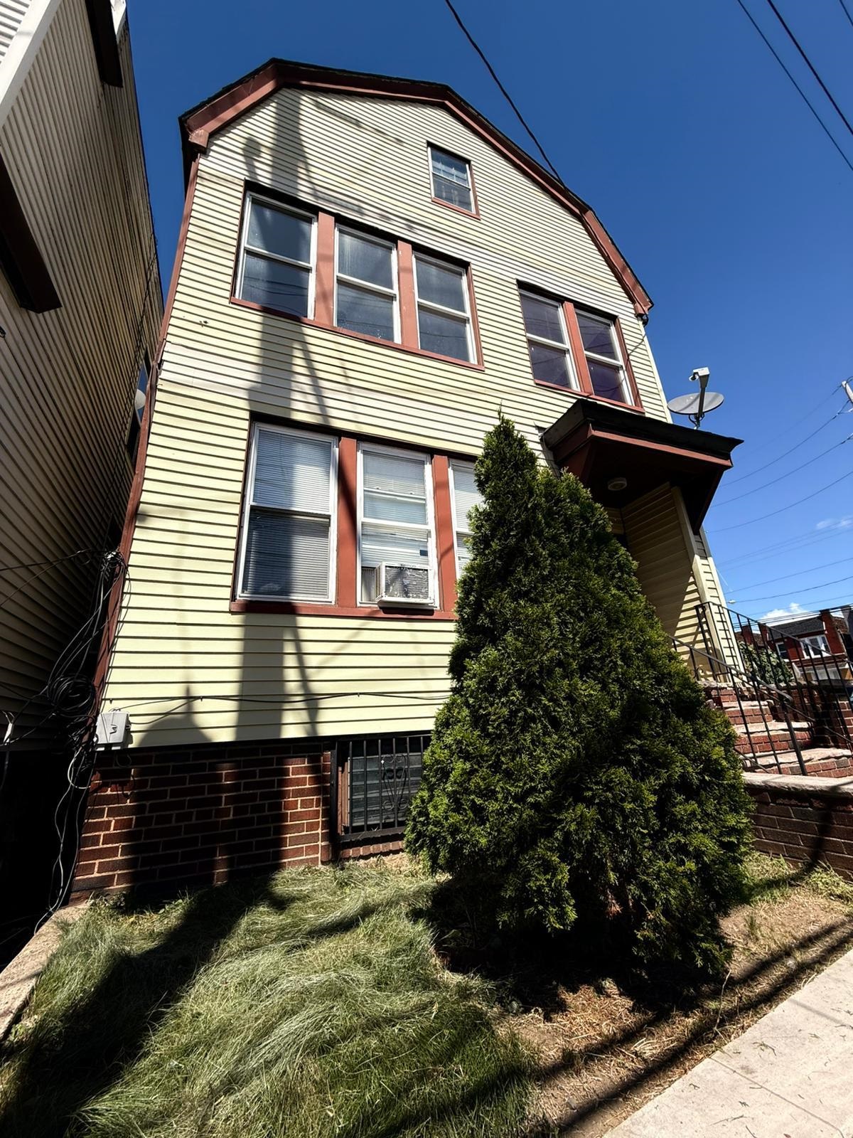 643 GARFIELD AVE Unit: 2