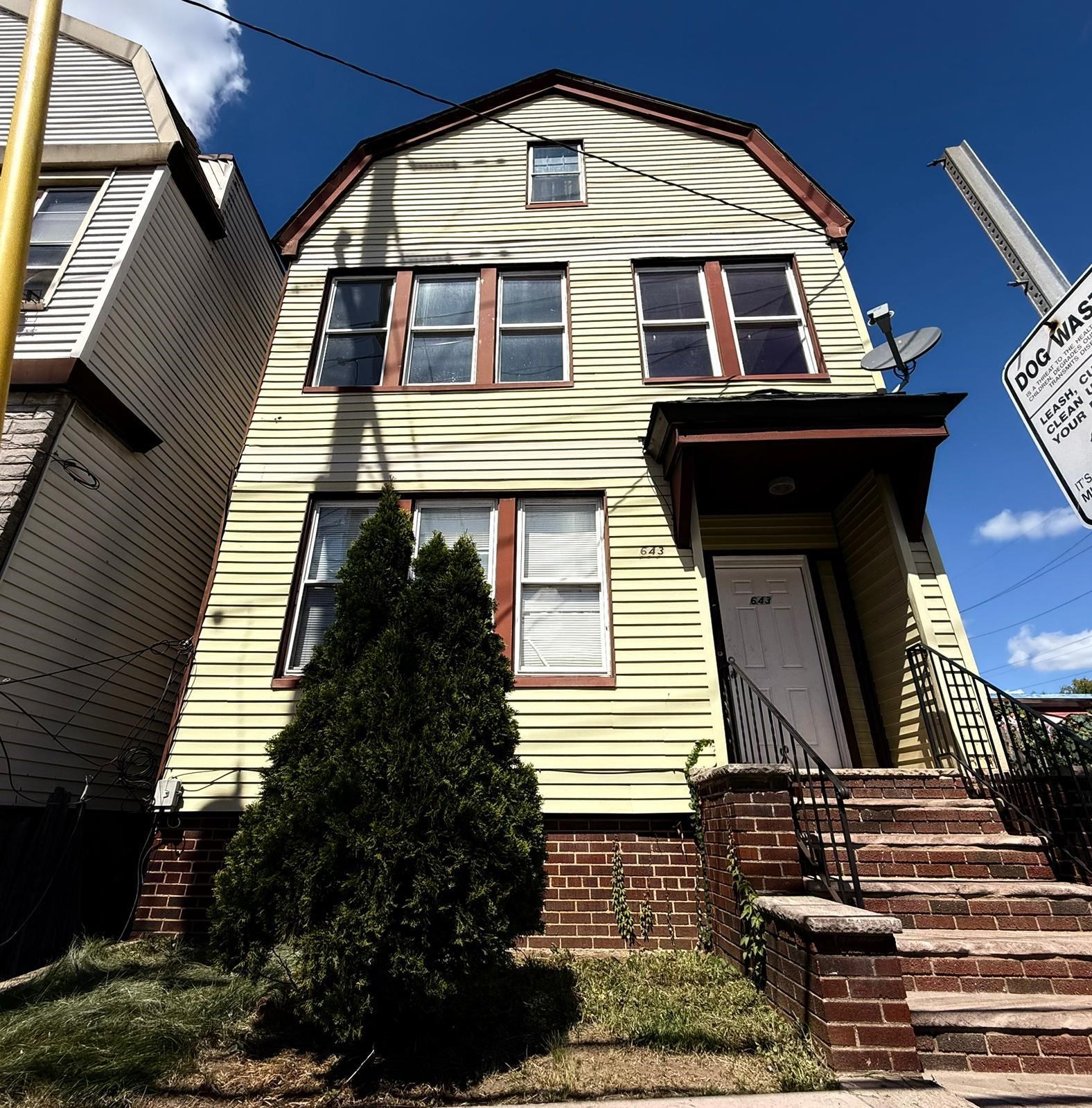 643 GARFIELD AVE Unit: 2