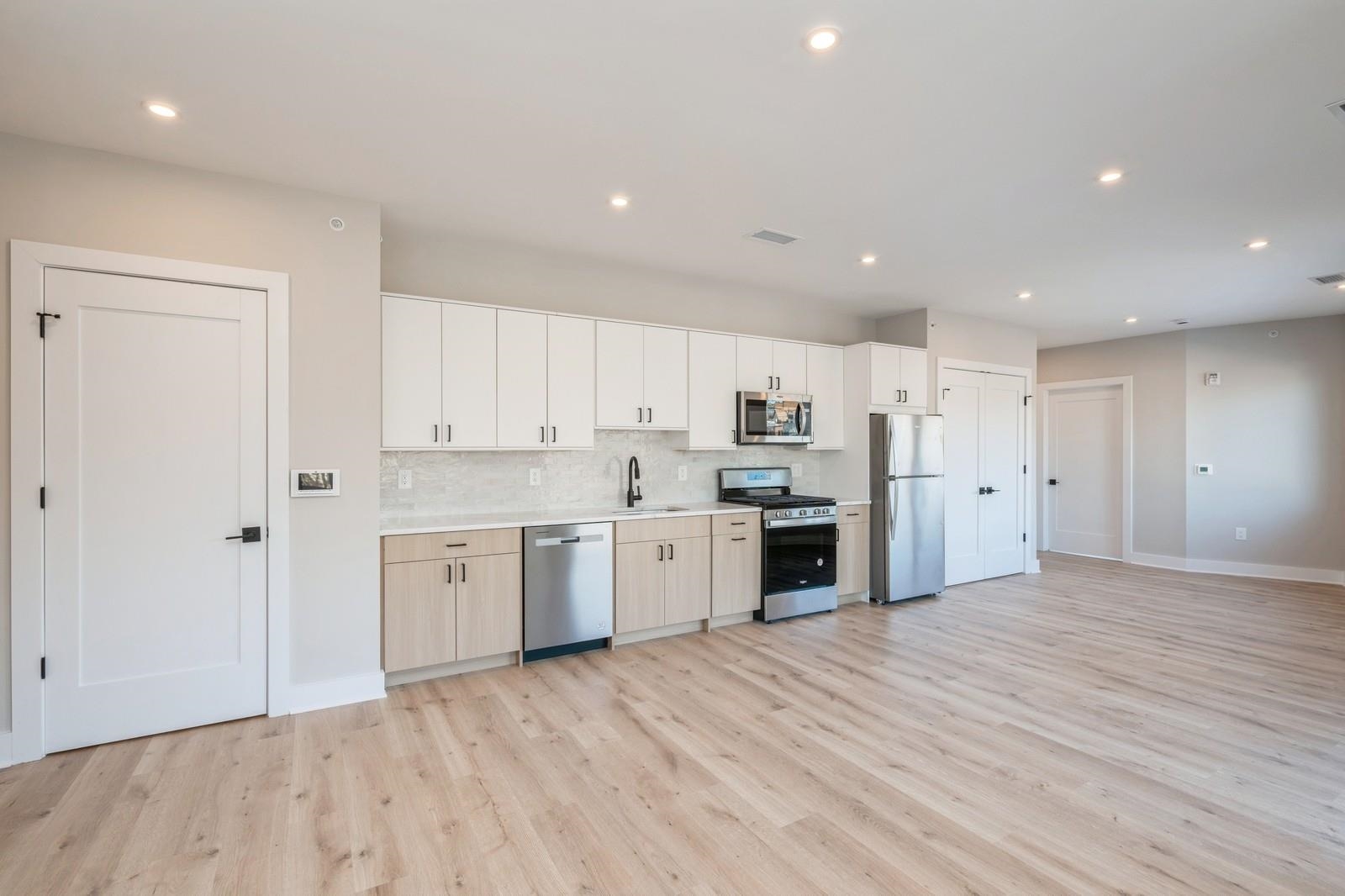 203-205 RANDOLPH AVE Unit: 205