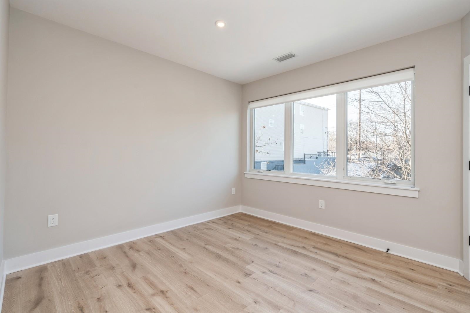 203-205 RANDOLPH AVE Unit: 205