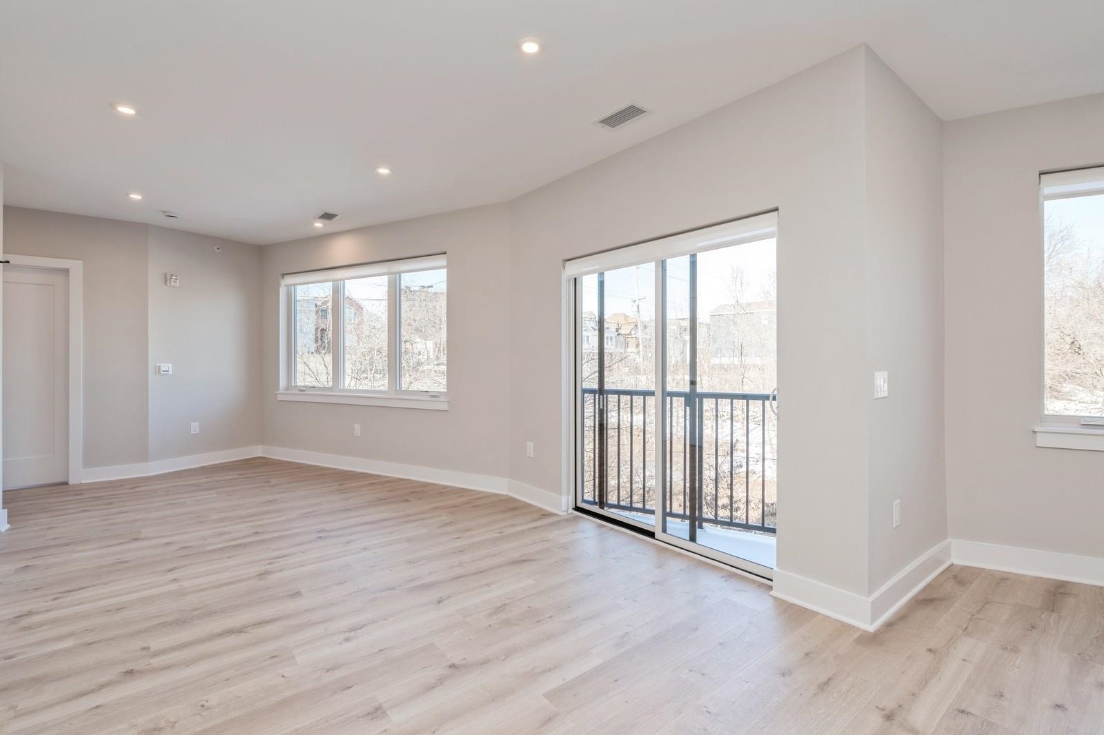 203-205 RANDOLPH AVE Unit: 205