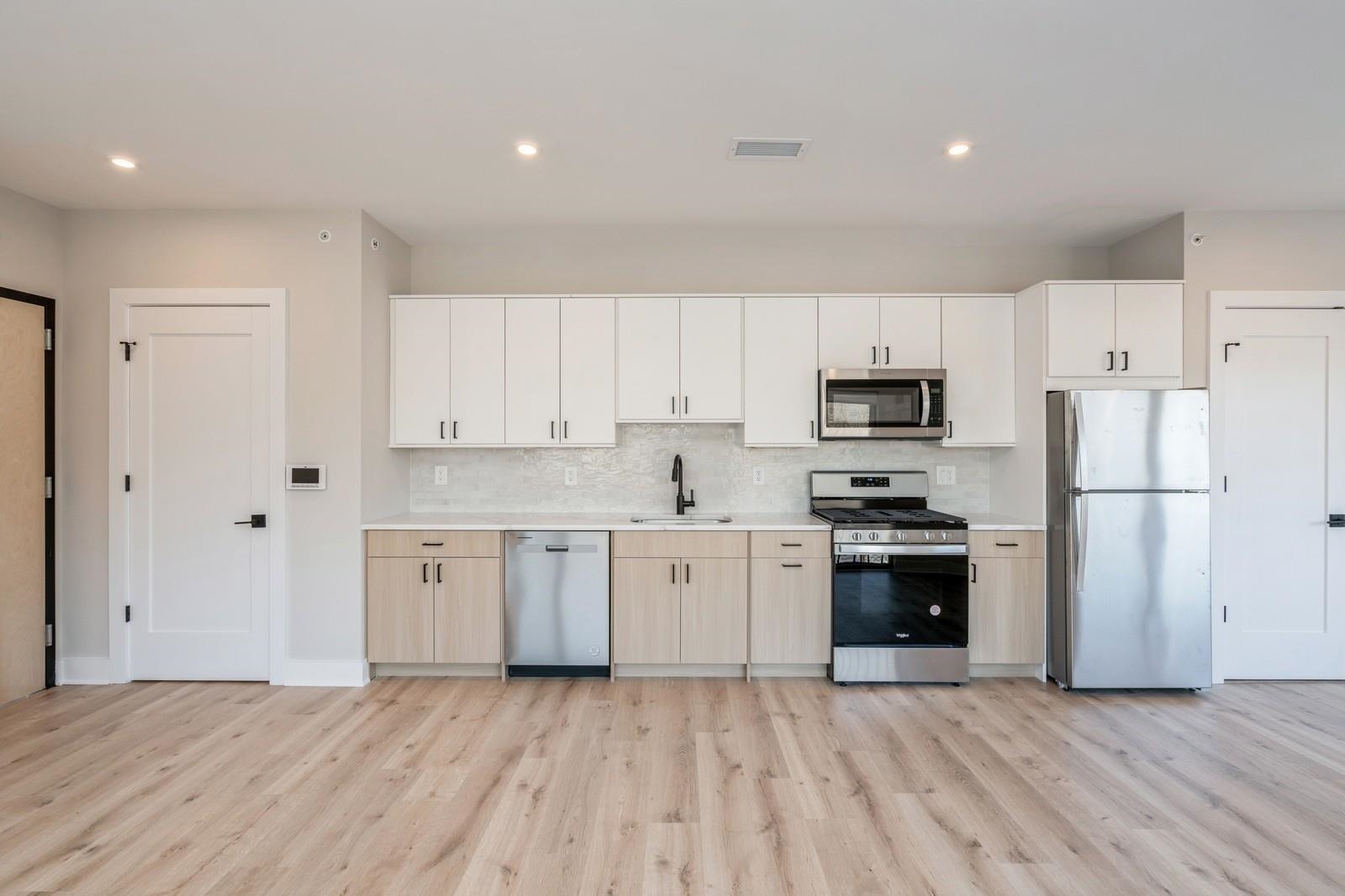 203-205 RANDOLPH AVE Unit: 205