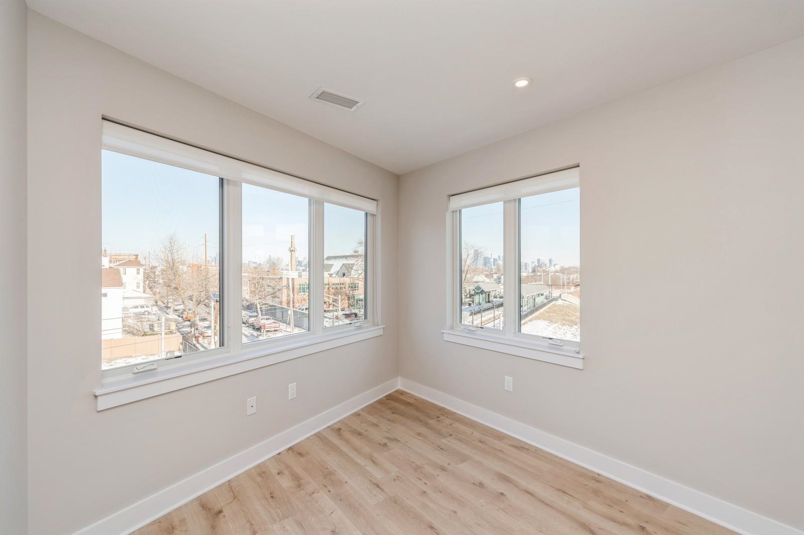 203-205 RANDOLPH AVE Unit: 205