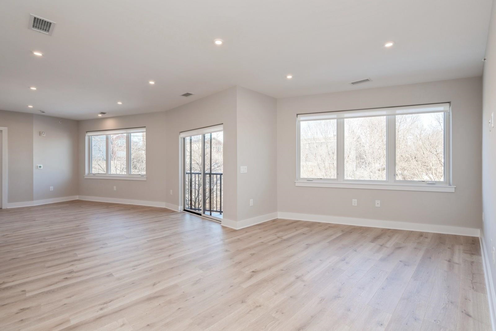 203-205 RANDOLPH AVE Unit: 205