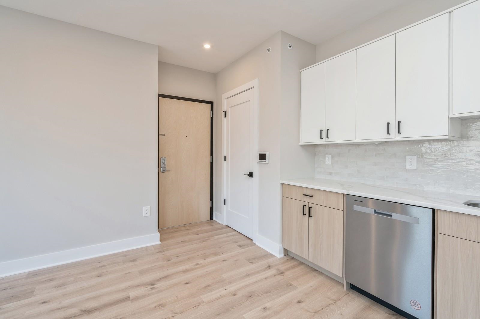 203-205 RANDOLPH AVE Unit: 205