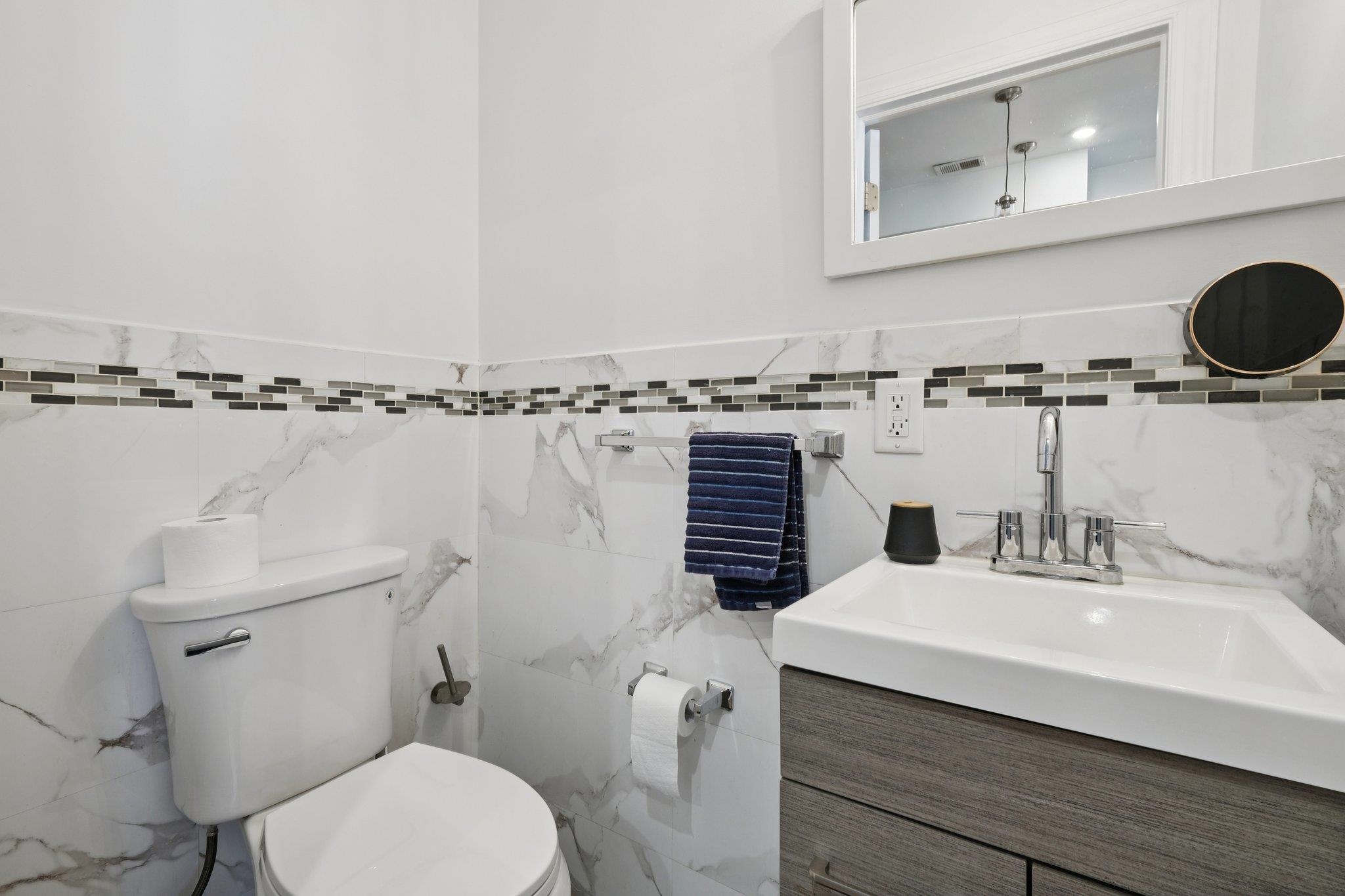 493 MERCER ST Unit: 2