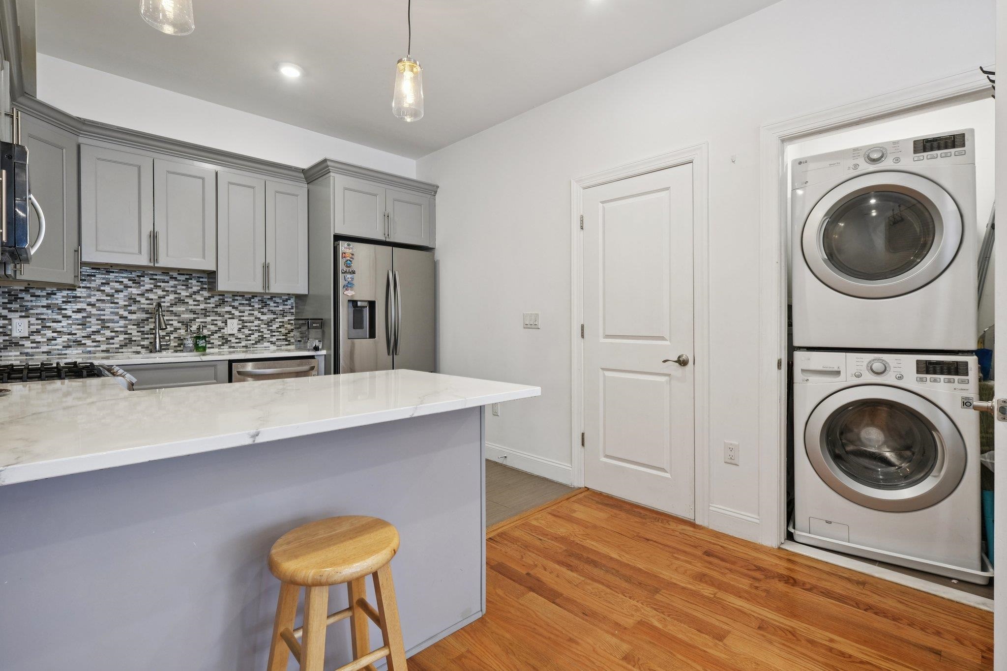 493 MERCER ST Unit: 2