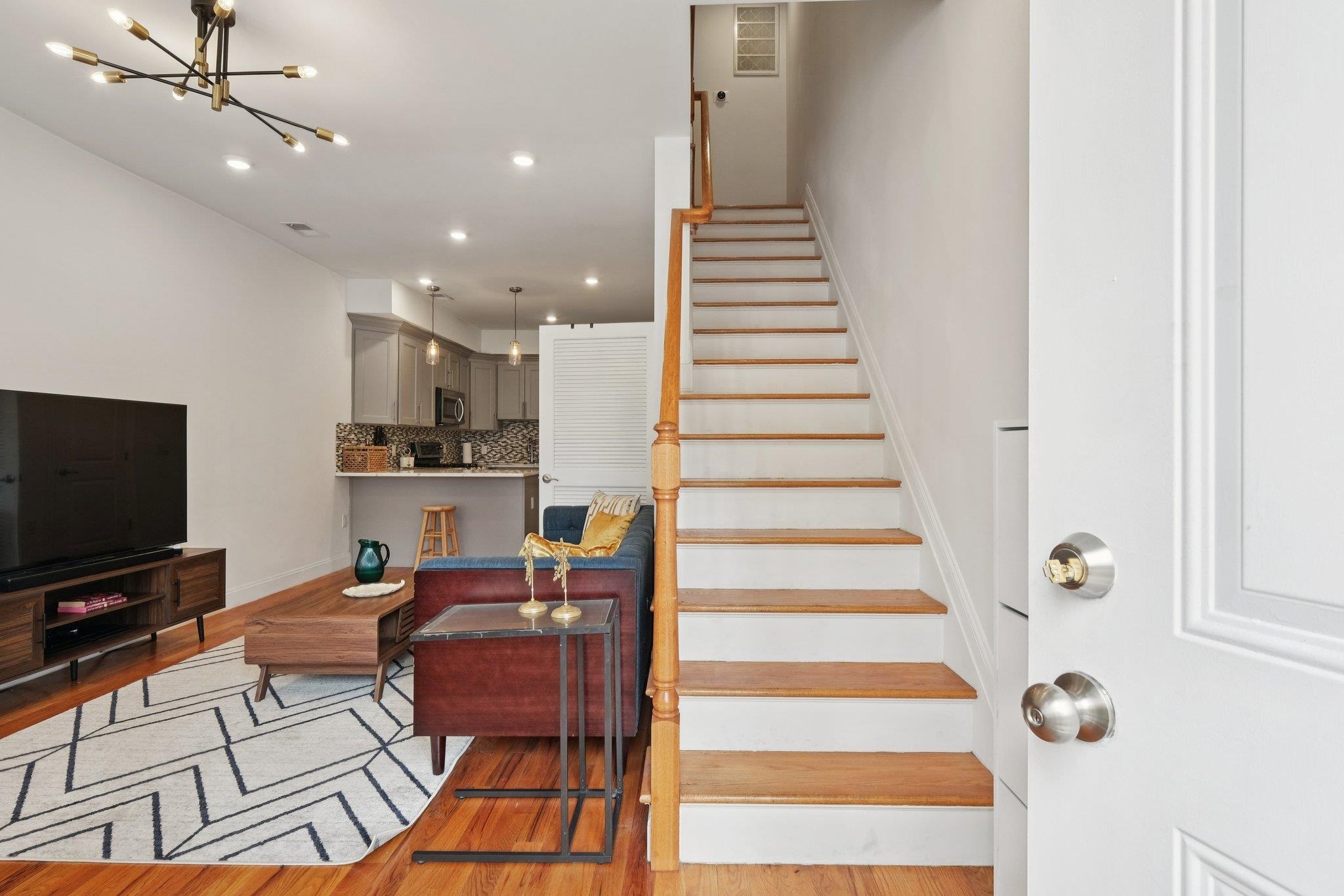 493 MERCER ST Unit: 2