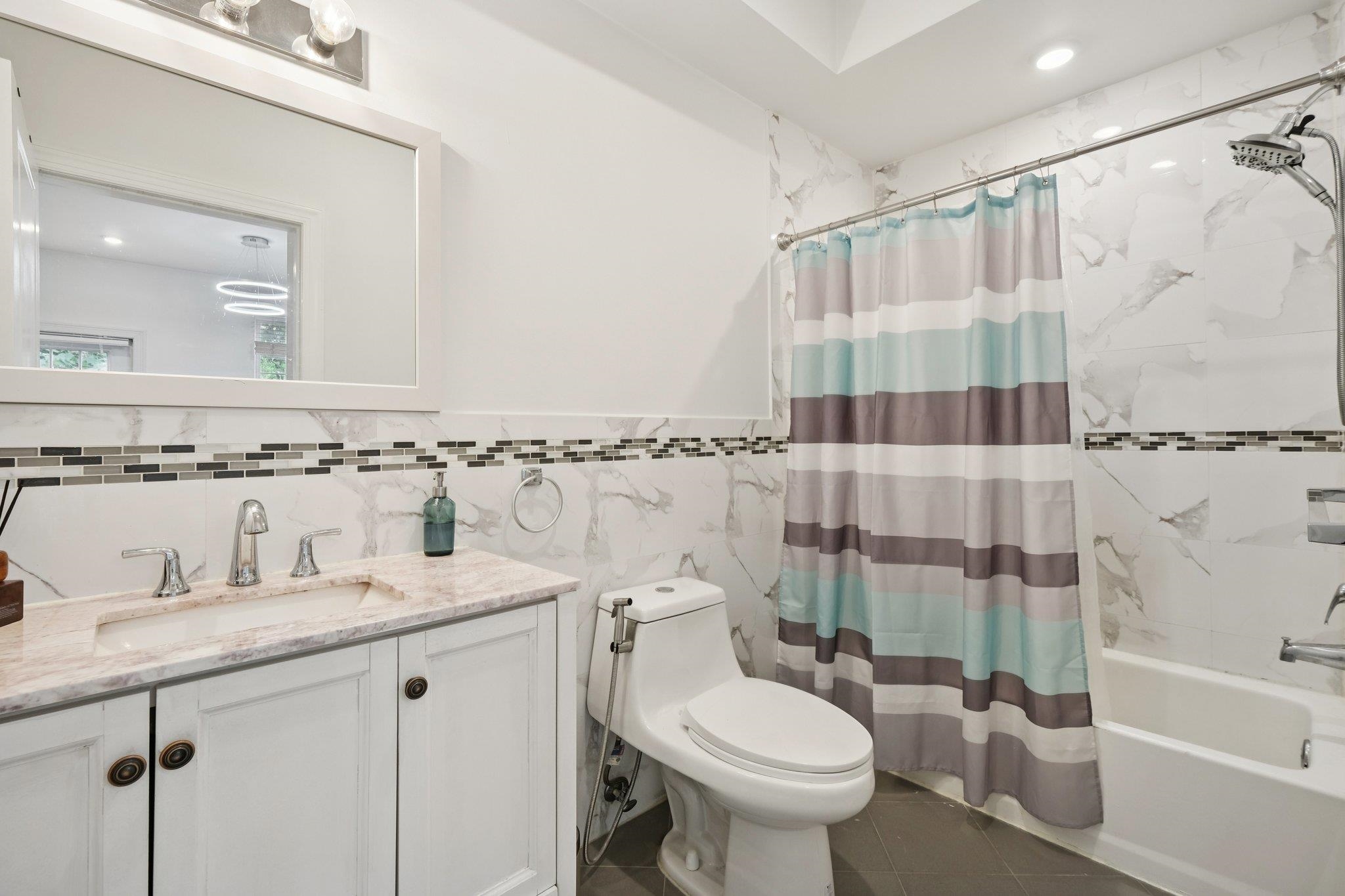 493 MERCER ST Unit: 2