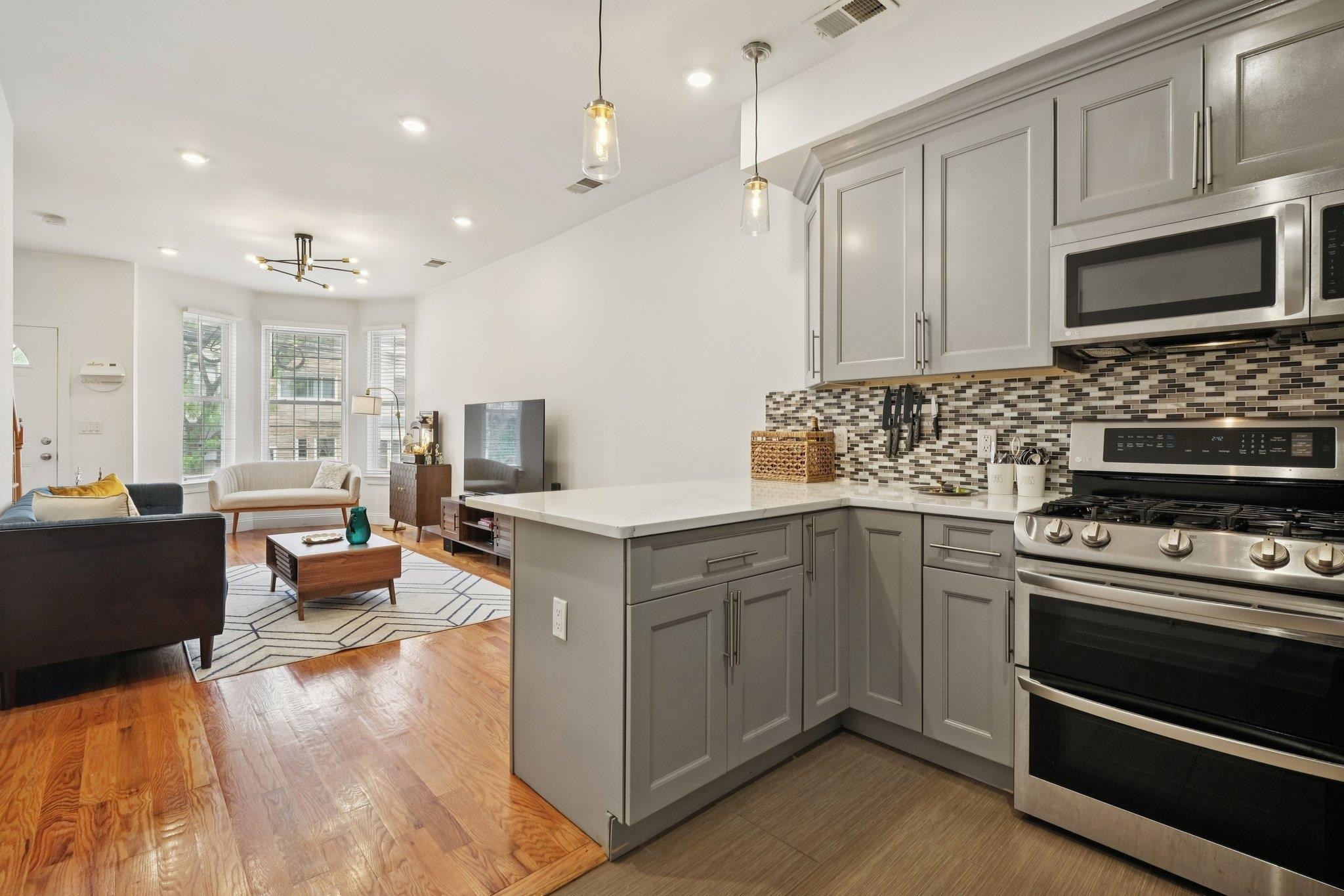 493 MERCER ST Unit: 2