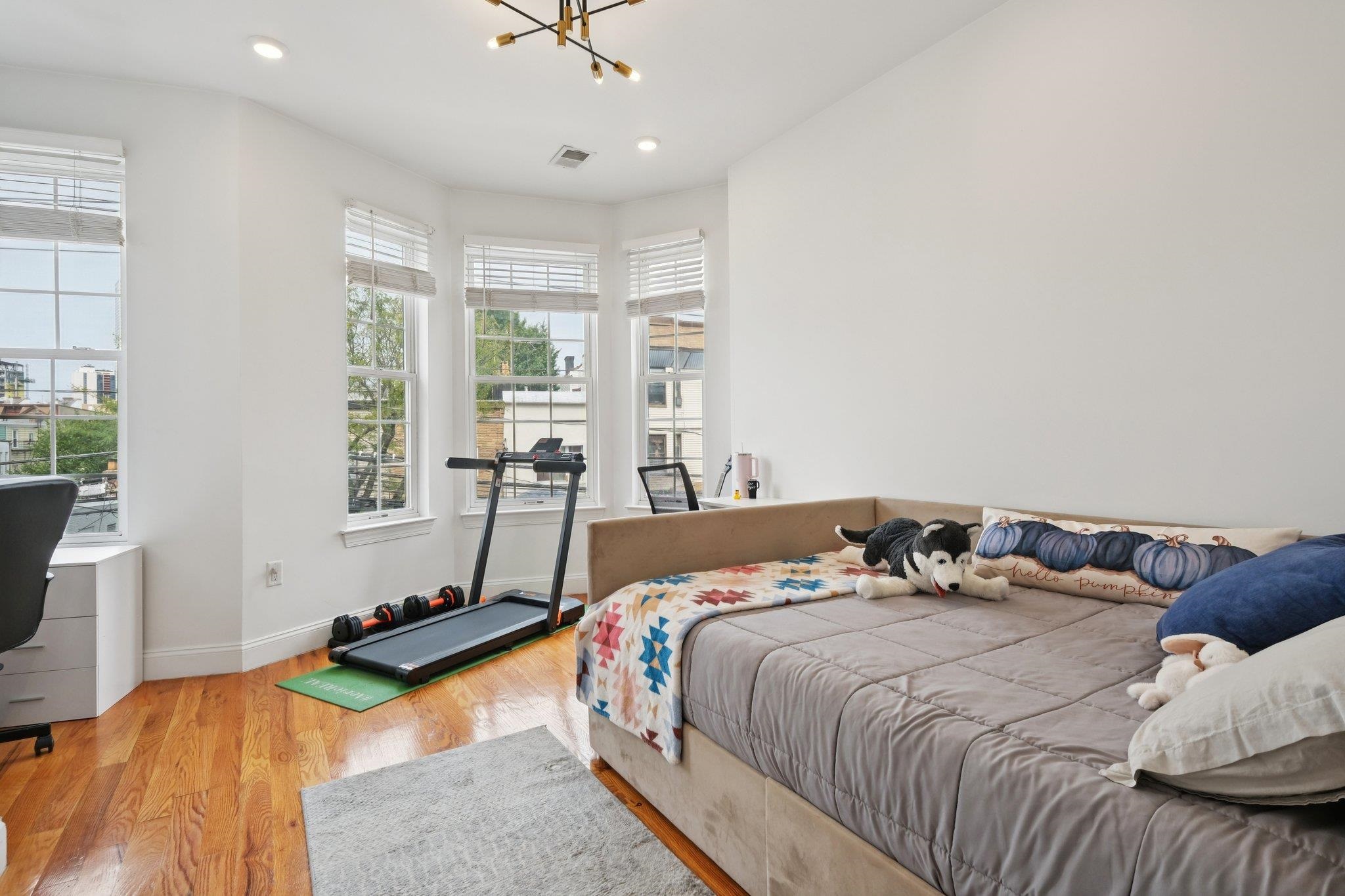 493 MERCER ST Unit: 2