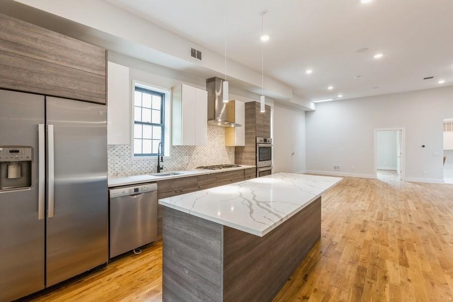 72 COLUMBIA AVE Unit: 1