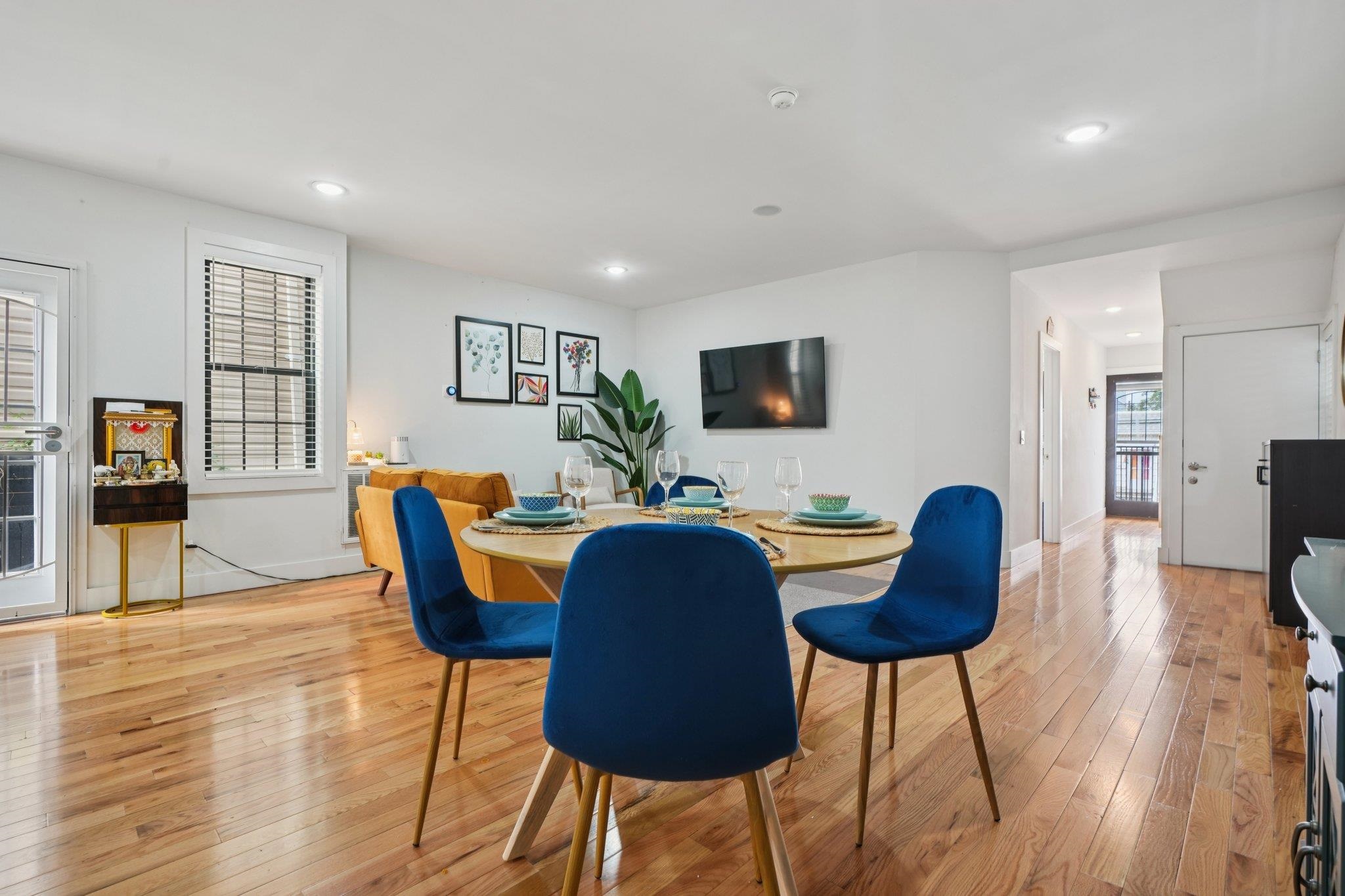 72 COLUMBIA AVE Unit: 1