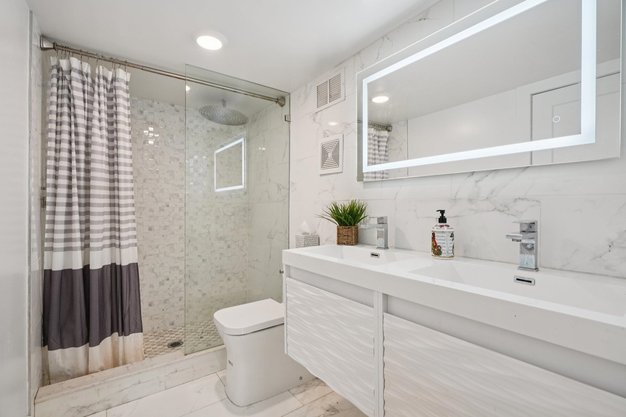 72 COLUMBIA AVE Unit: 1