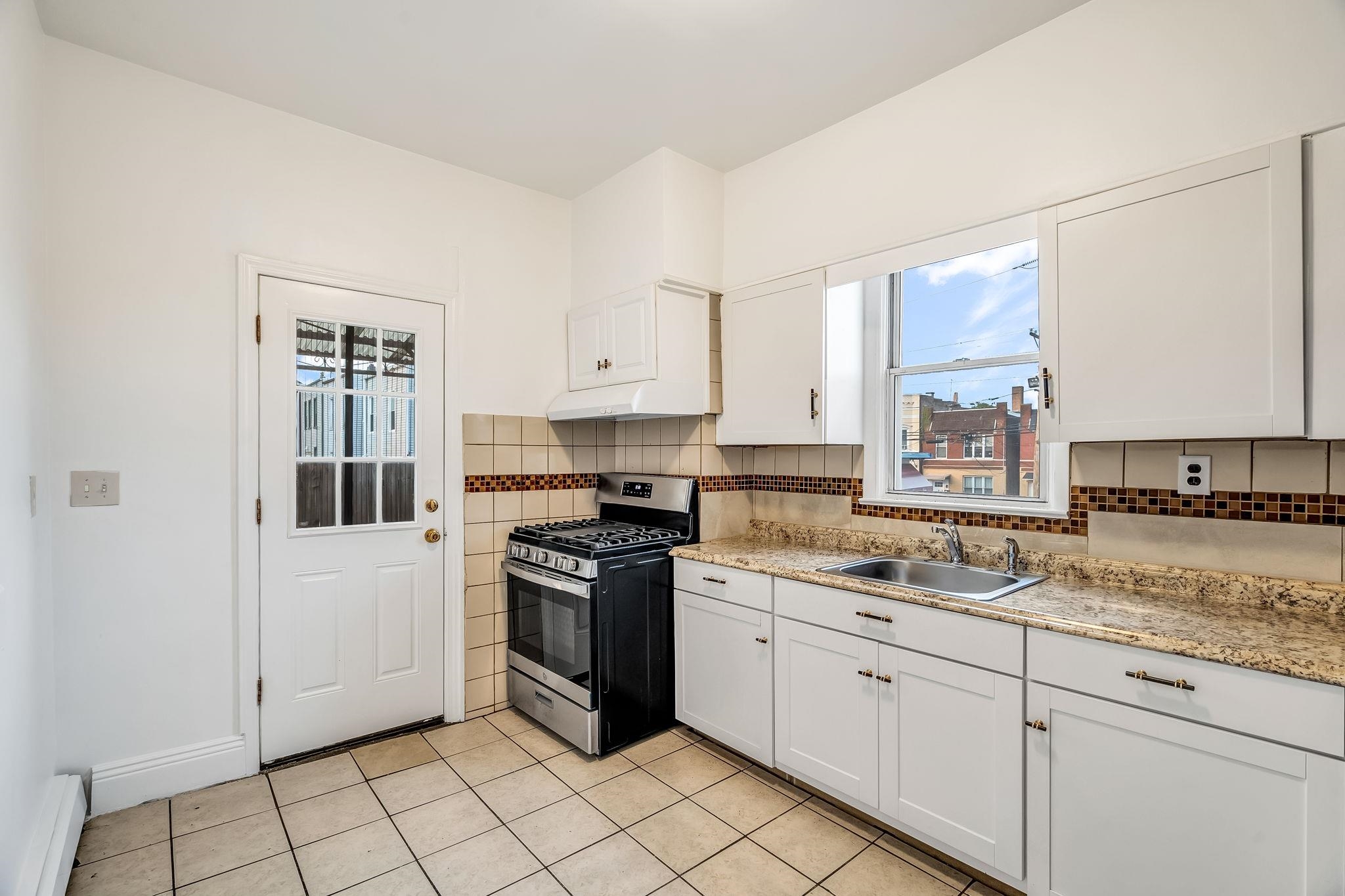 643 GARFIELD AVE Unit: 2