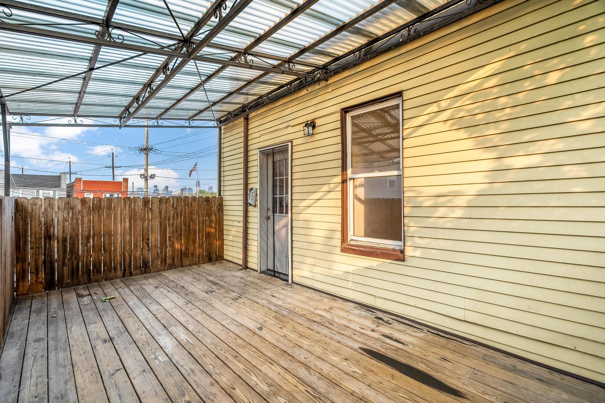 643 GARFIELD AVE Unit: 2