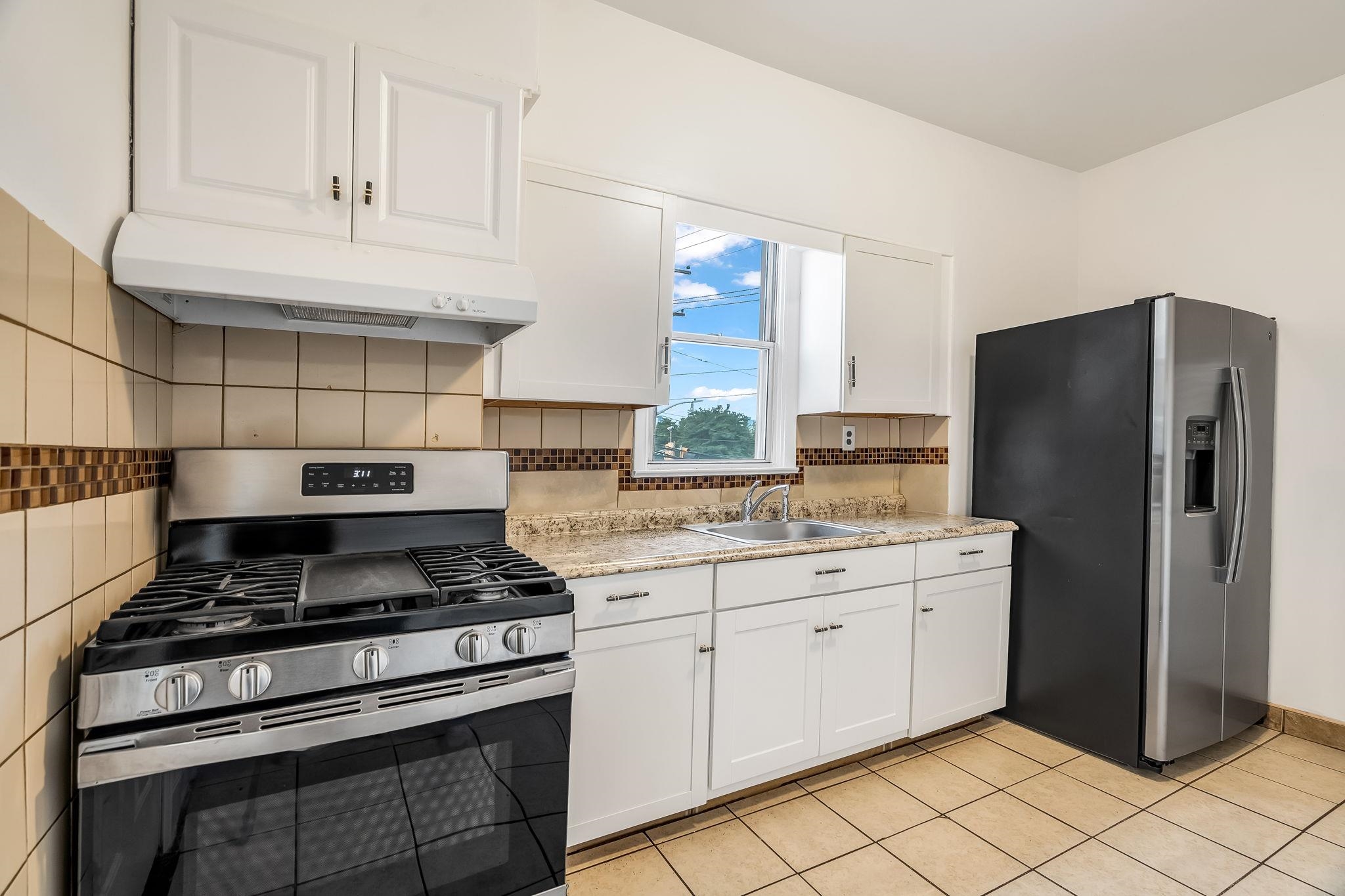 643 GARFIELD AVE Unit: 2