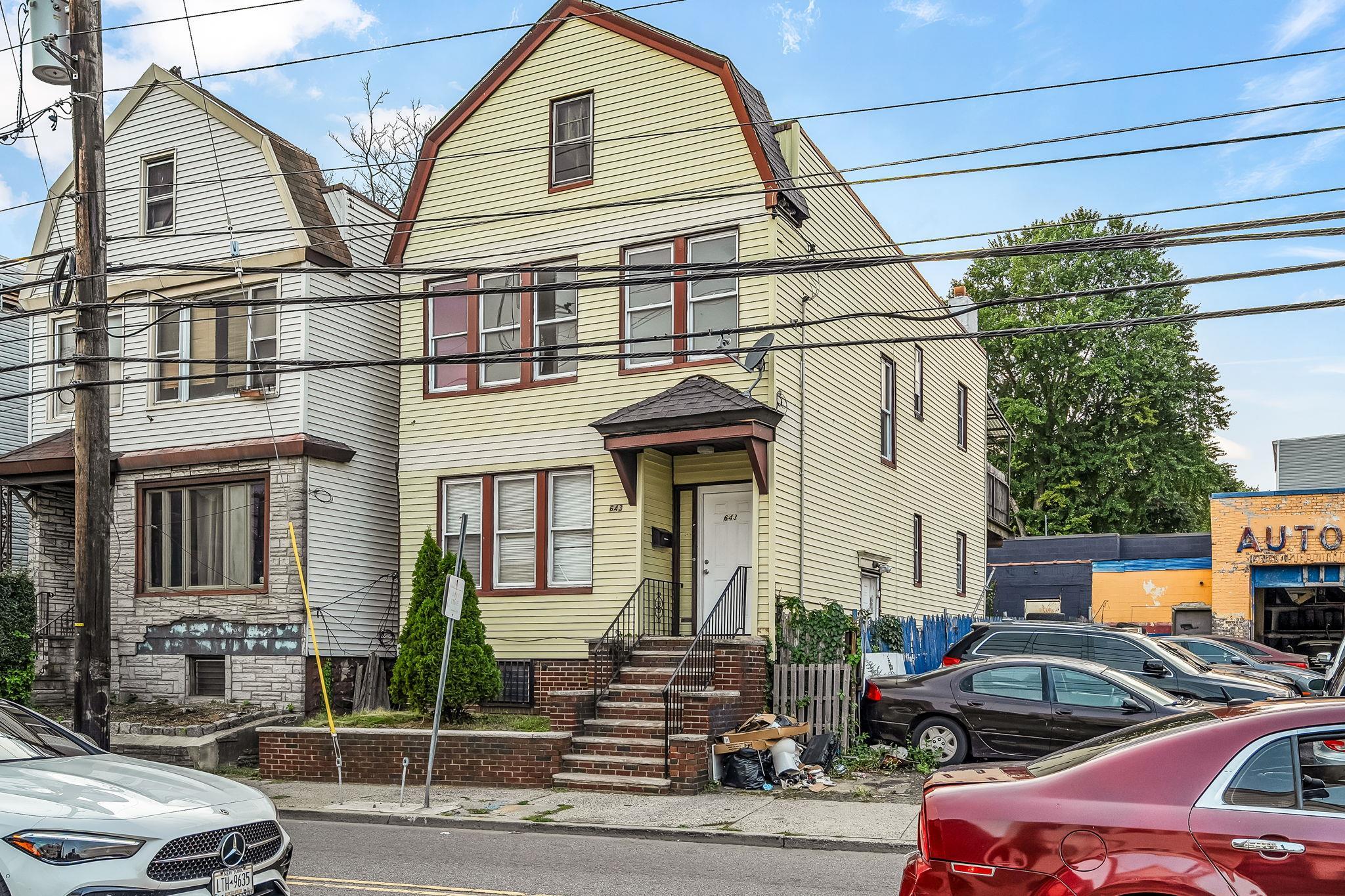 643 GARFIELD AVE Unit: 2