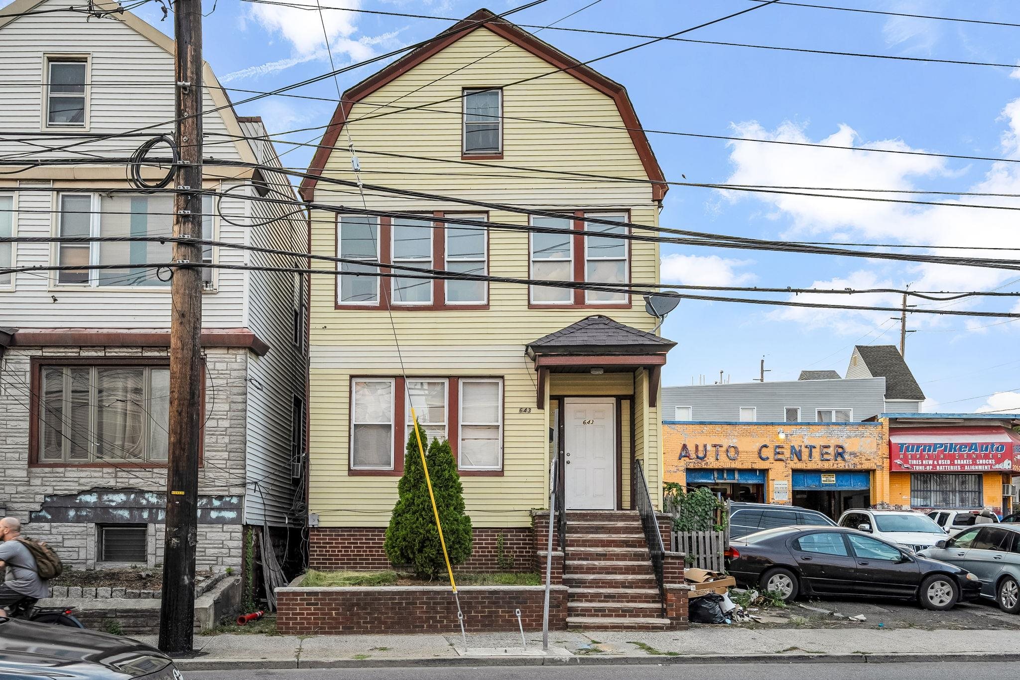 643 GARFIELD AVE Unit: 2