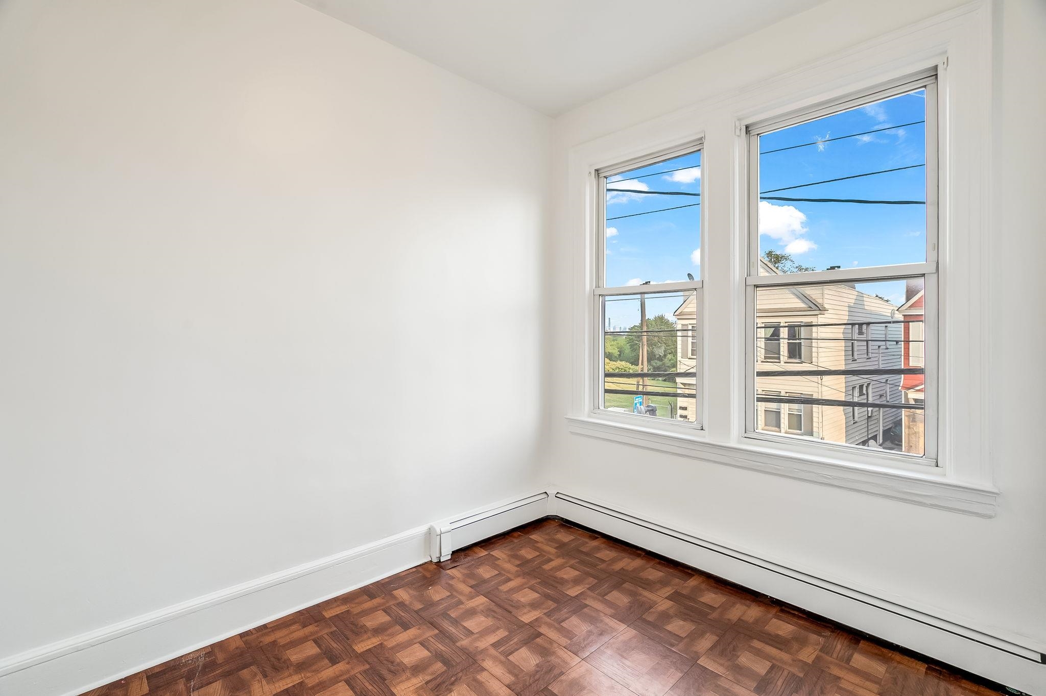 643 GARFIELD AVE Unit: 2