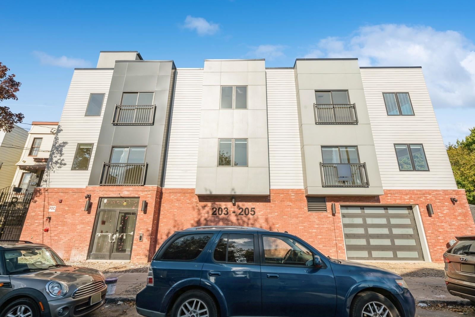 203-205 RANDOLPH AVE Unit: 205