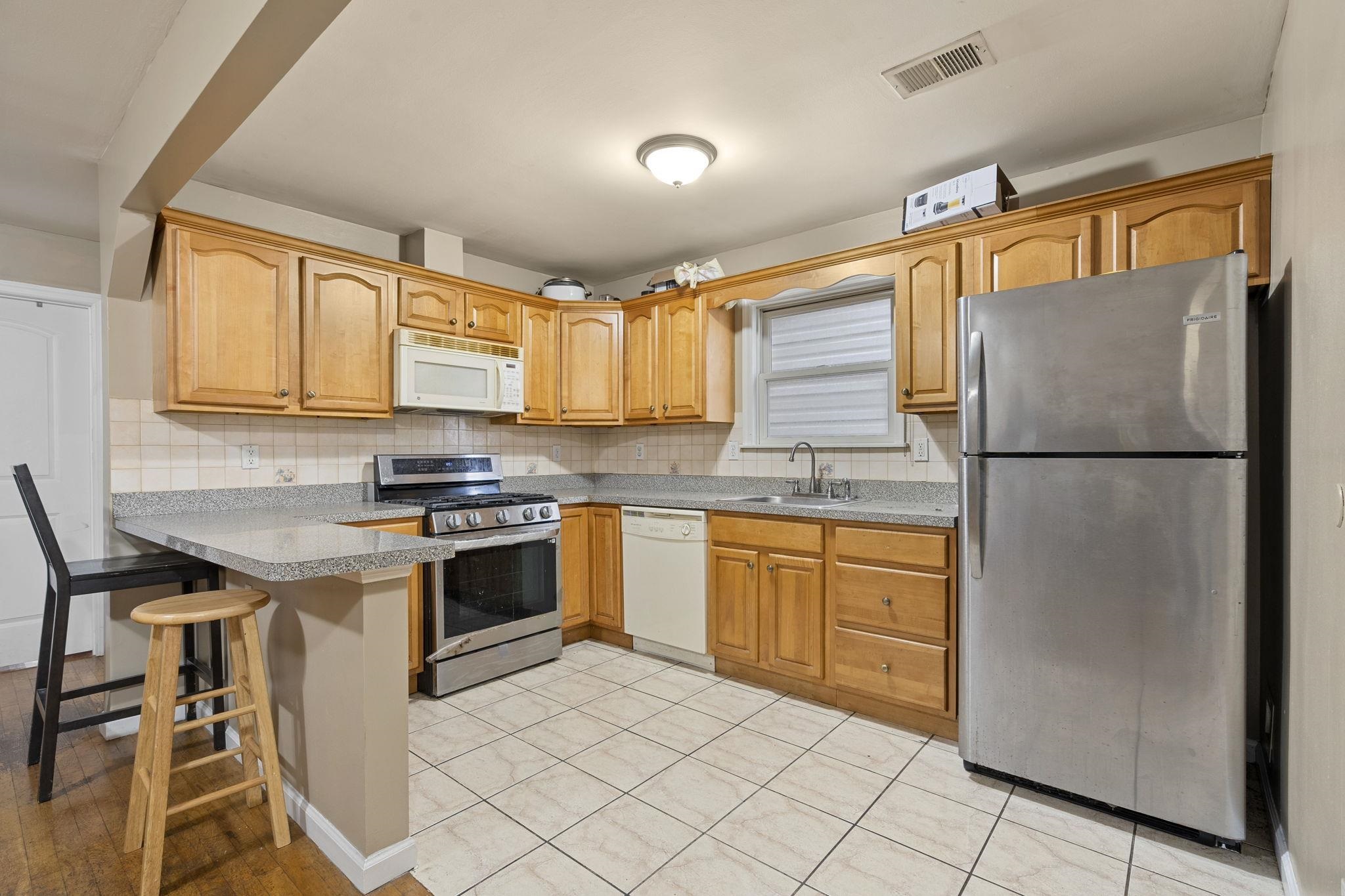 83 OAKLAND AVE