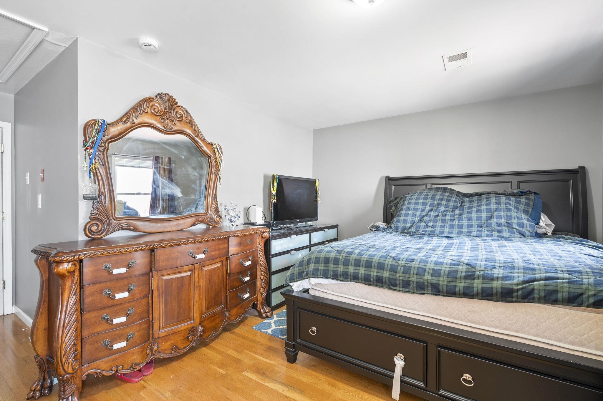 83 OAKLAND AVE