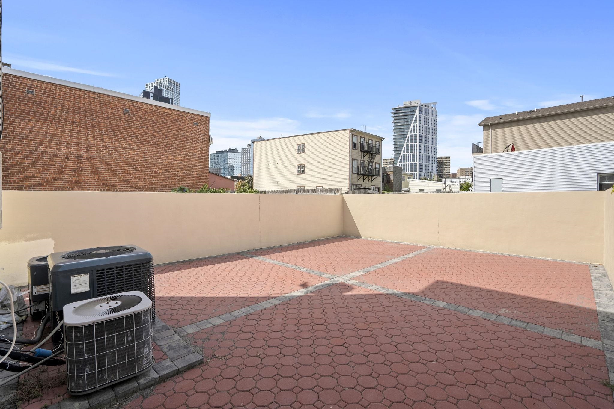 83 OAKLAND AVE