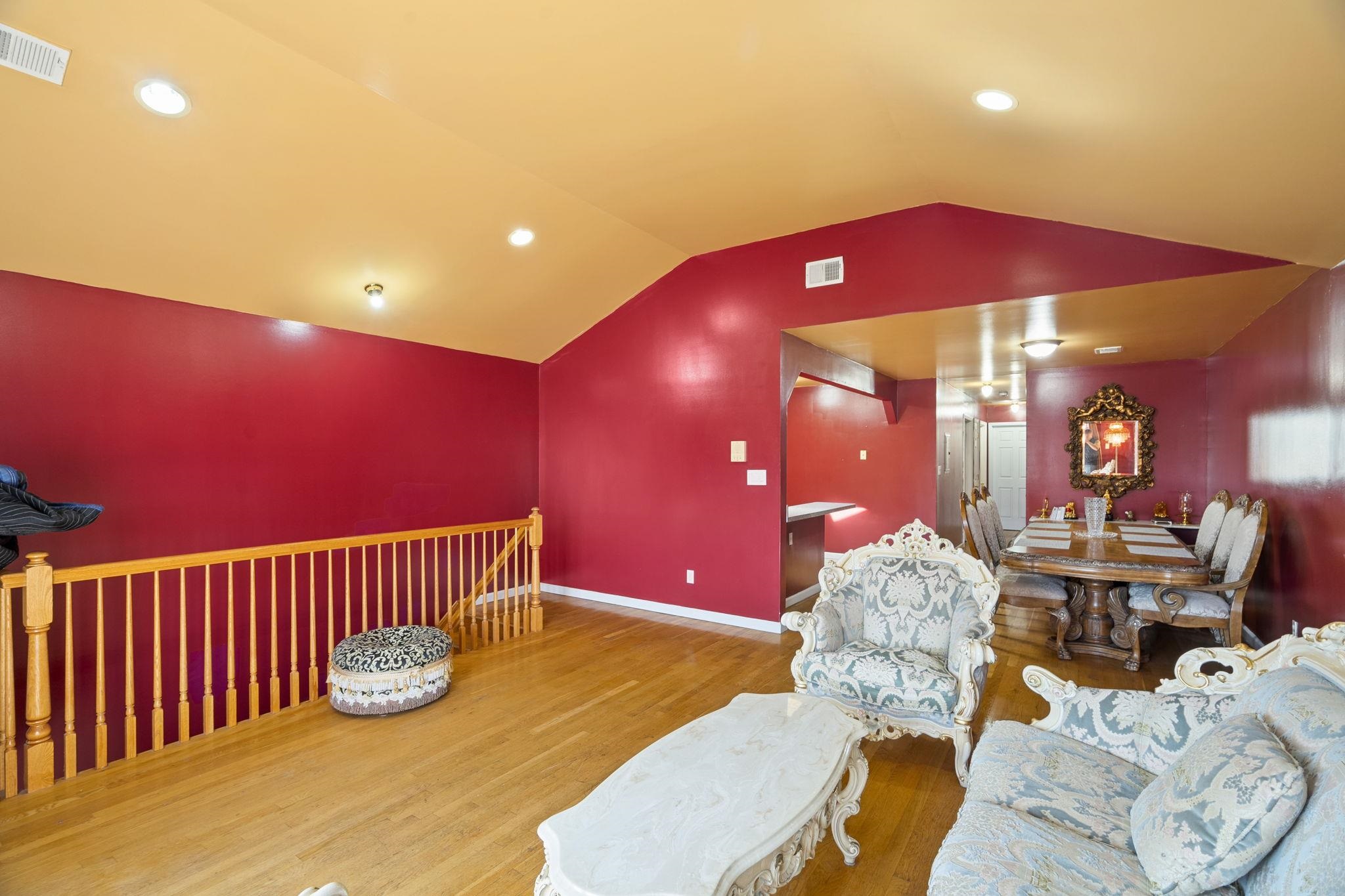83 OAKLAND AVE