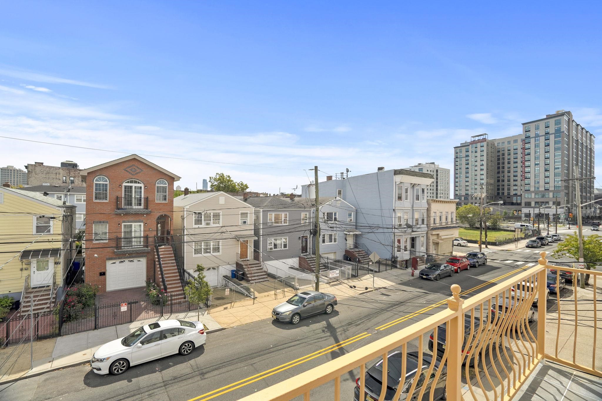 83 OAKLAND AVE