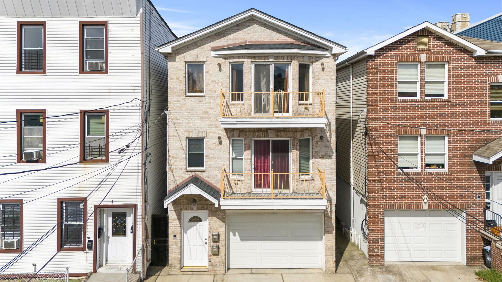 83 OAKLAND AVE
