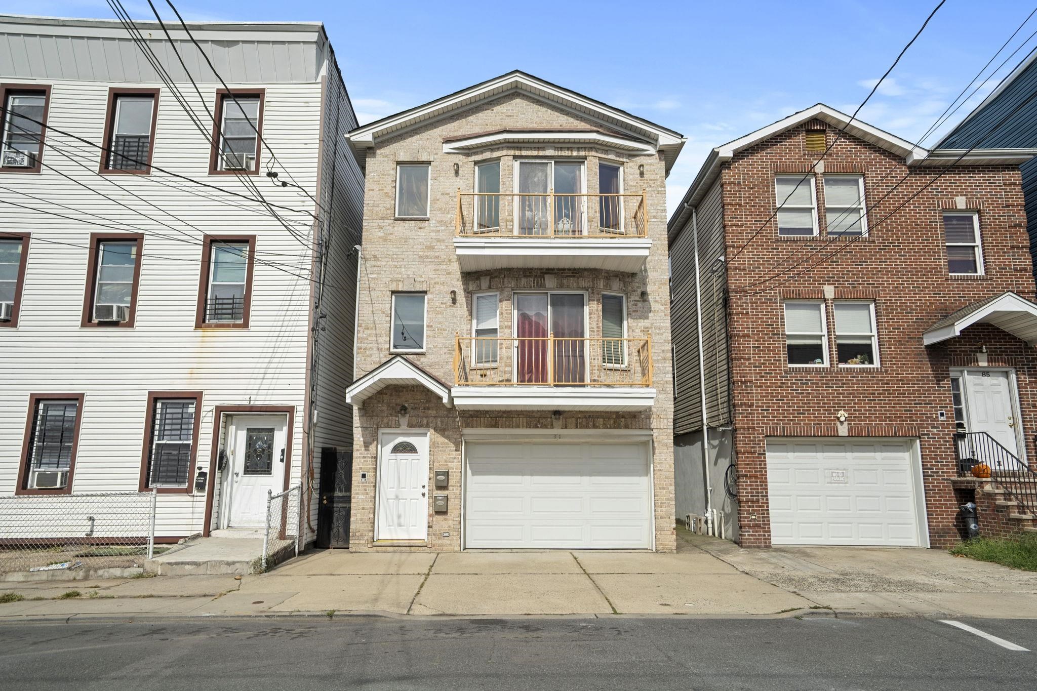 83 OAKLAND AVE