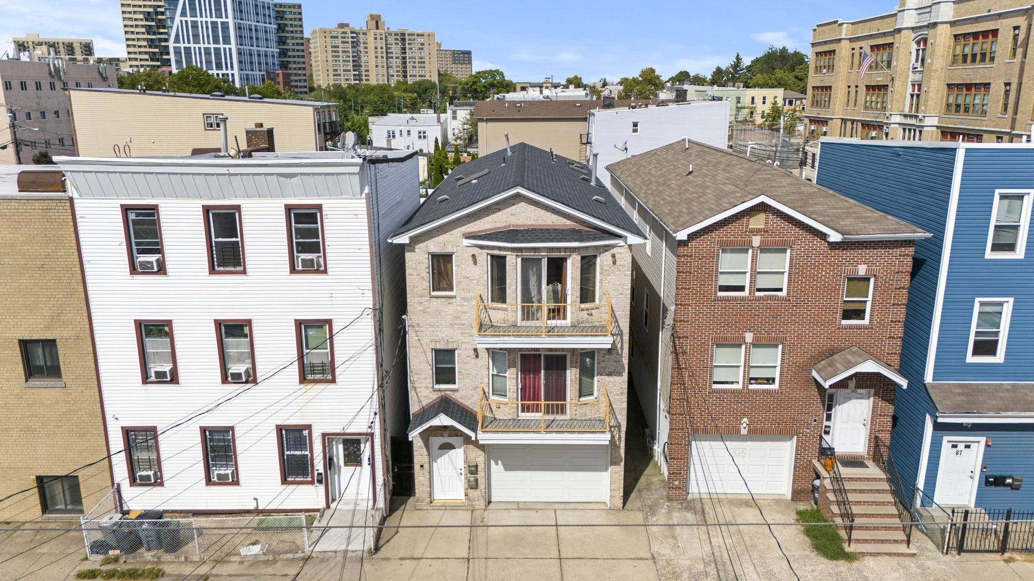 83 OAKLAND AVE