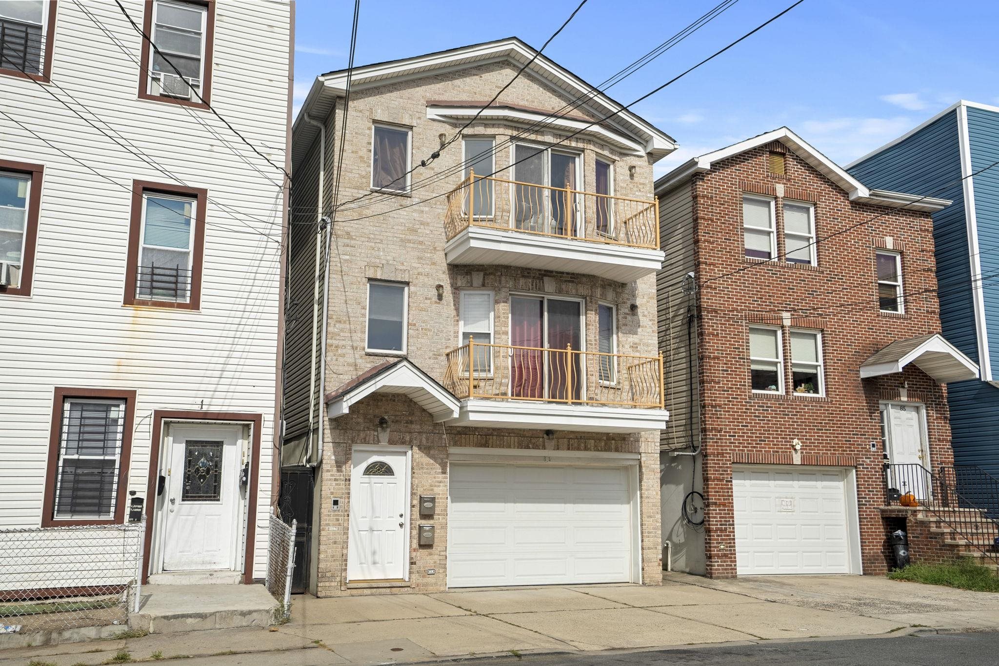 83 OAKLAND AVE
