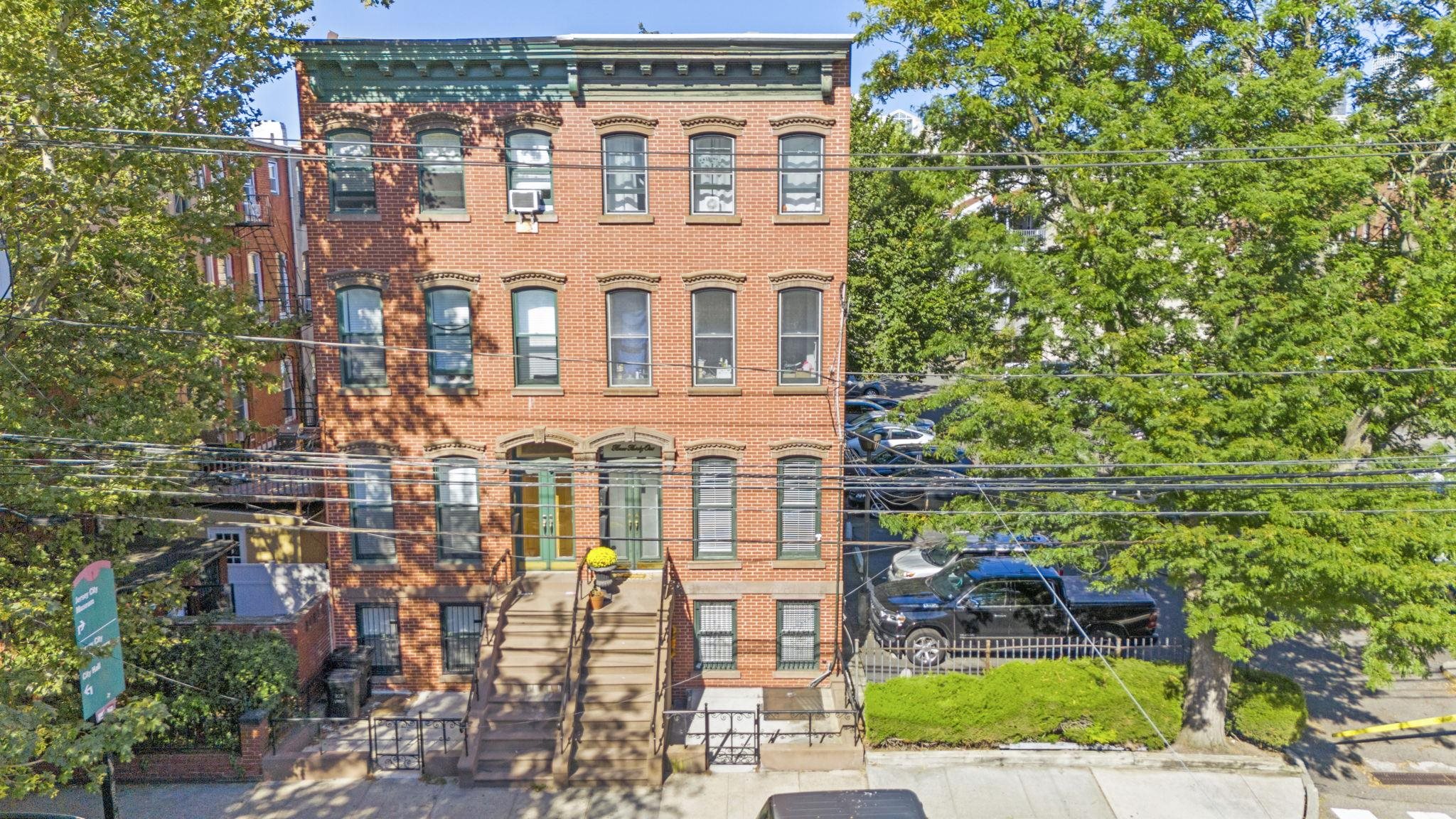 331 VARICK ST Unit: 1