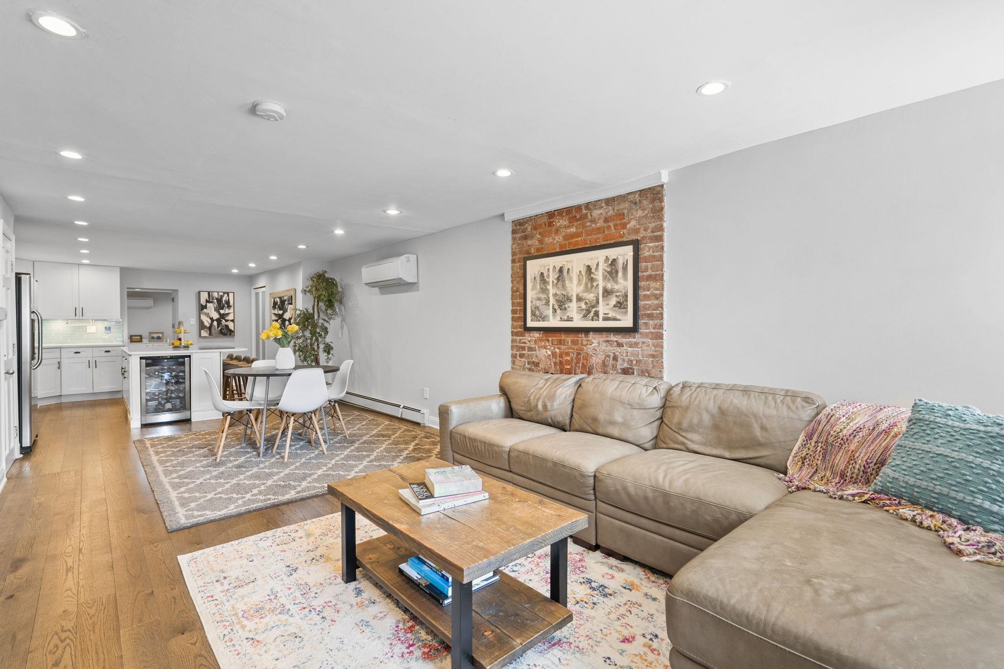 331 VARICK ST Unit: 1