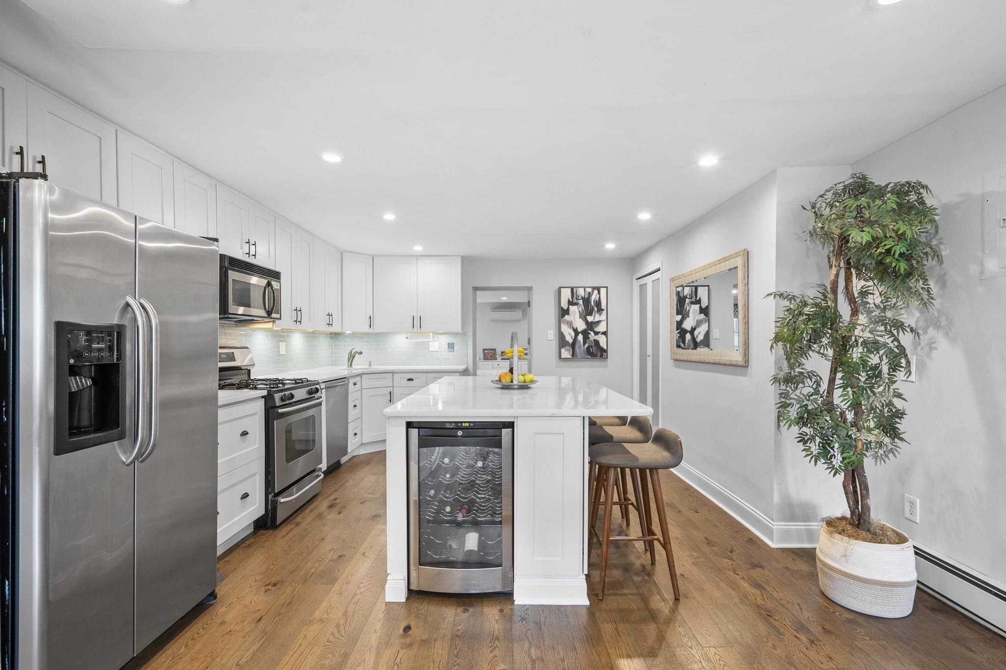 331 VARICK ST Unit: 1