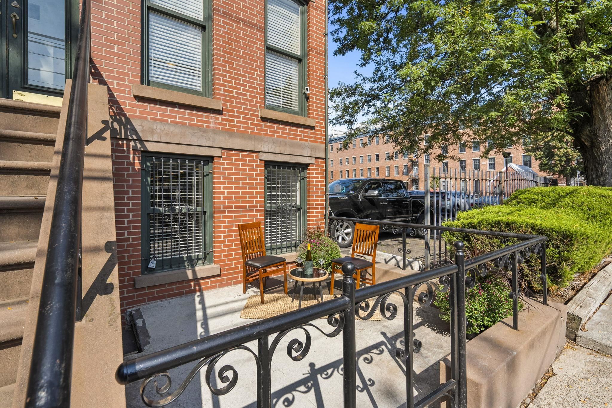 331 VARICK ST Unit: 1
