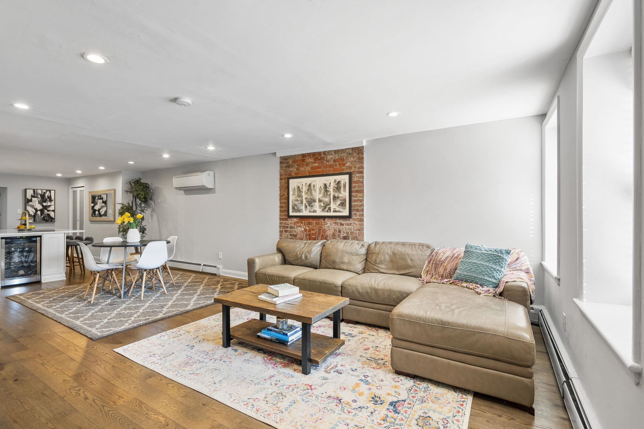 331 VARICK ST Unit: 1