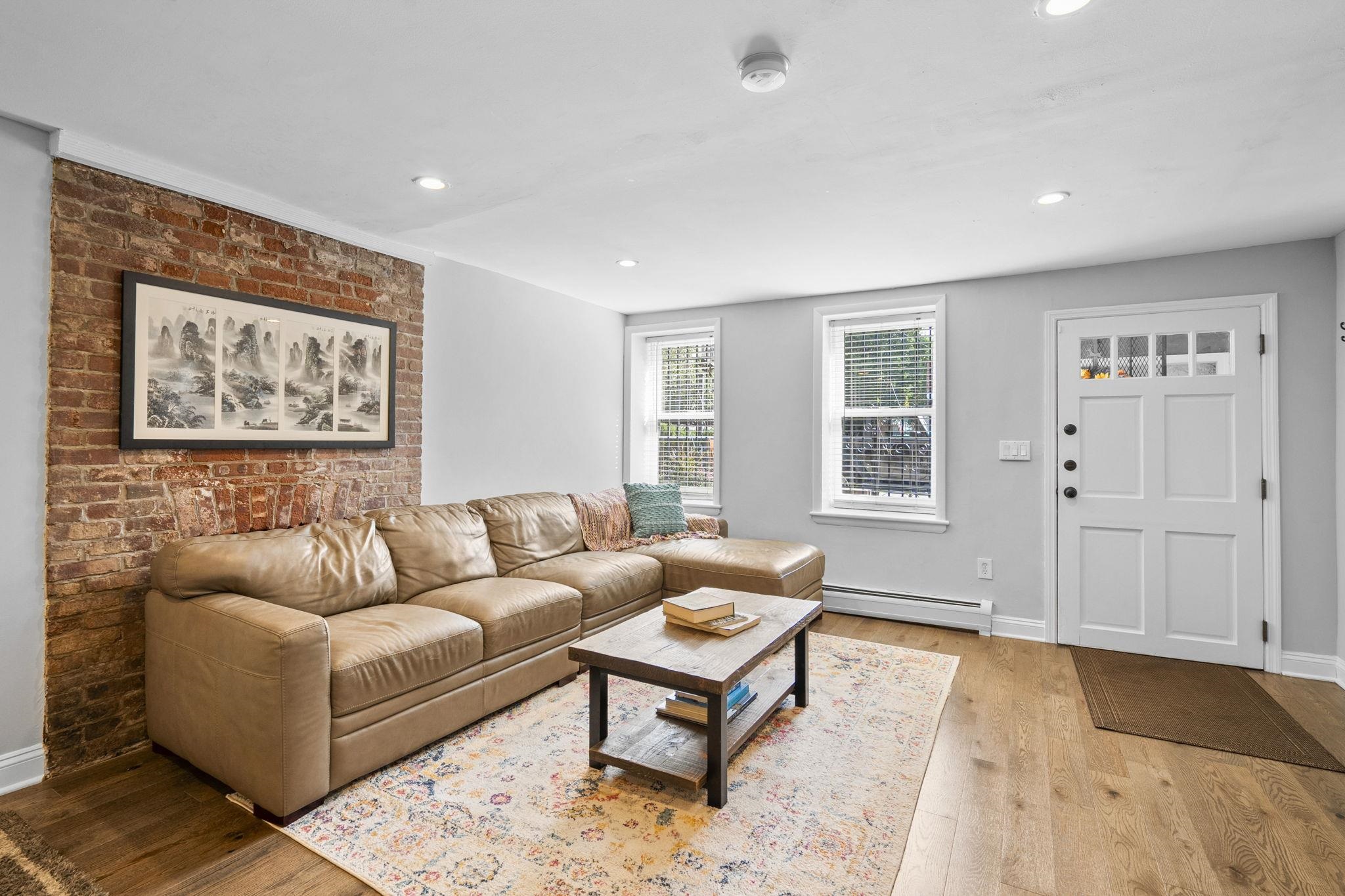 331 VARICK ST Unit: 1