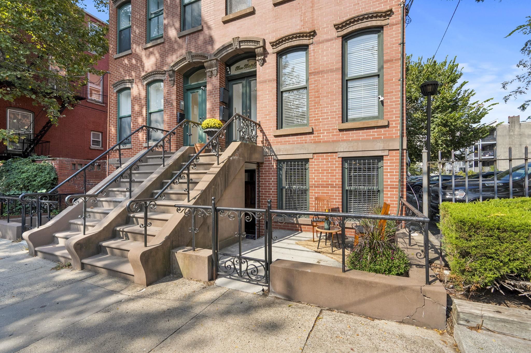 331 VARICK ST Unit: 1