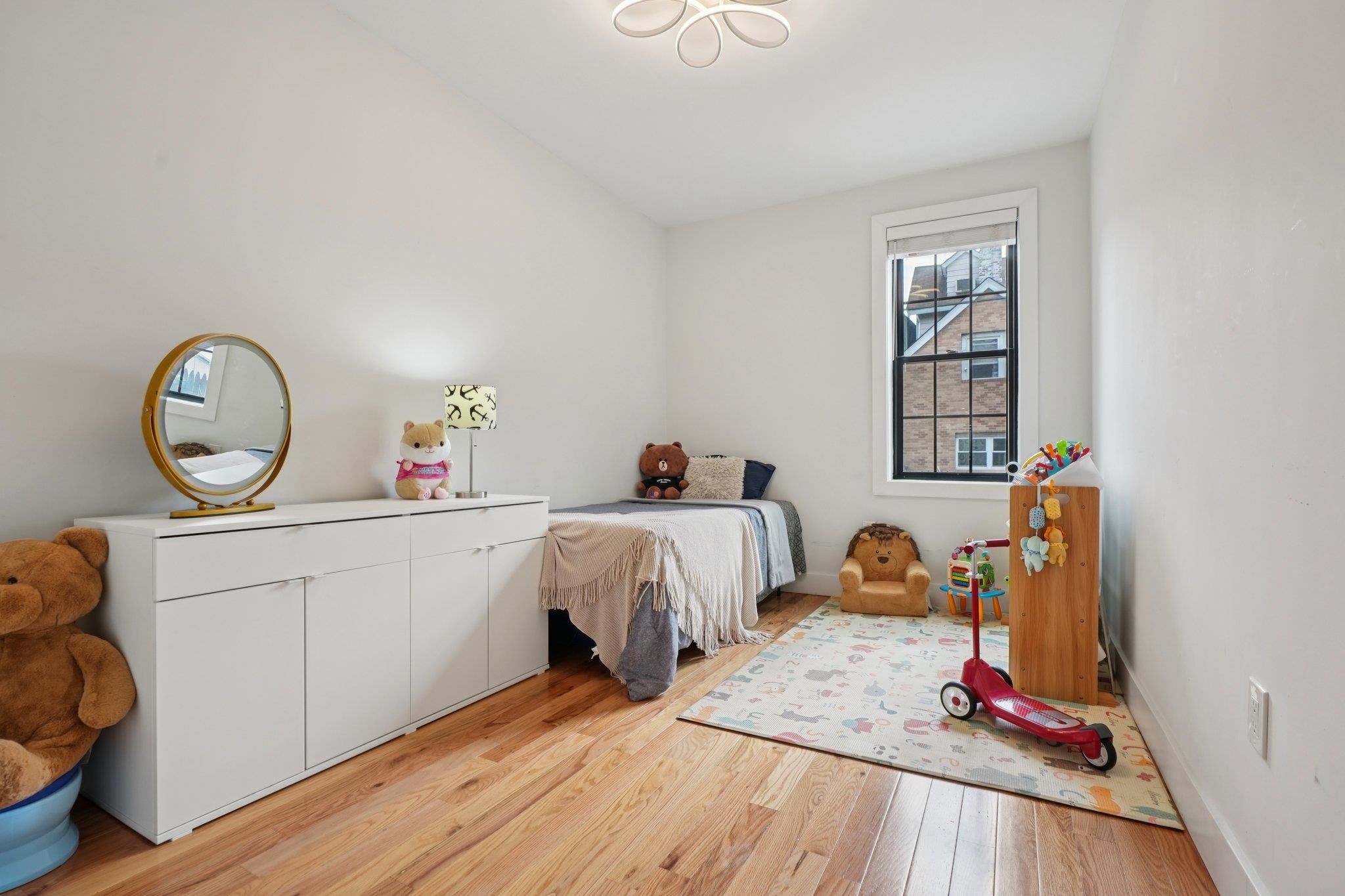 72 COLUMBIA AVE Unit: 1A