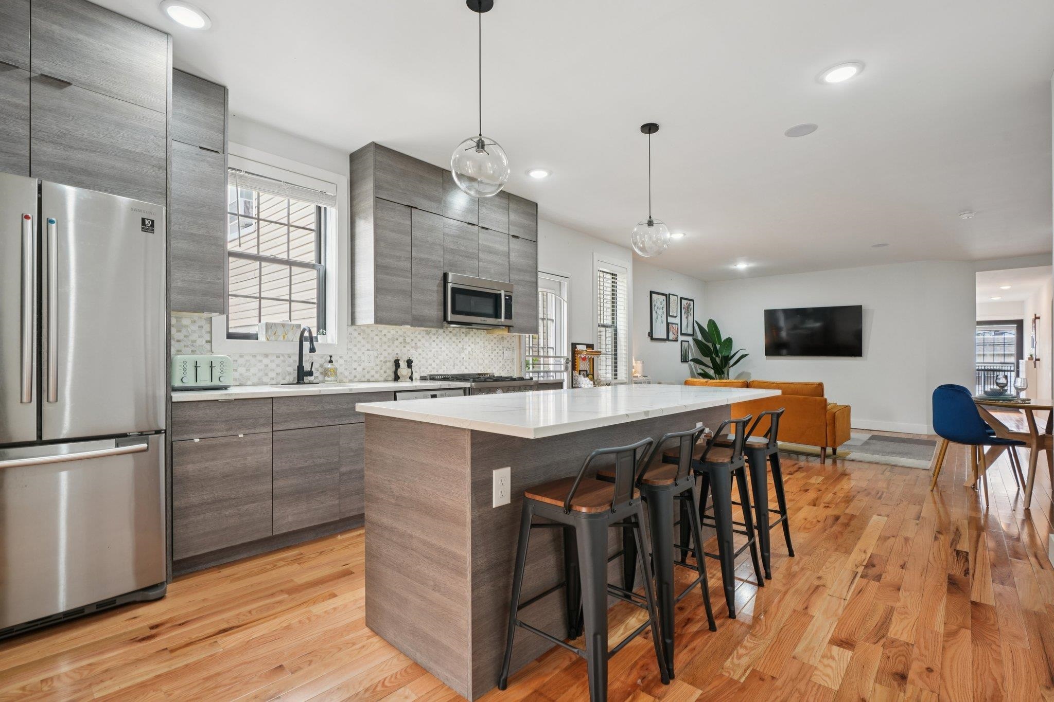 72 COLUMBIA AVE Unit: 1A