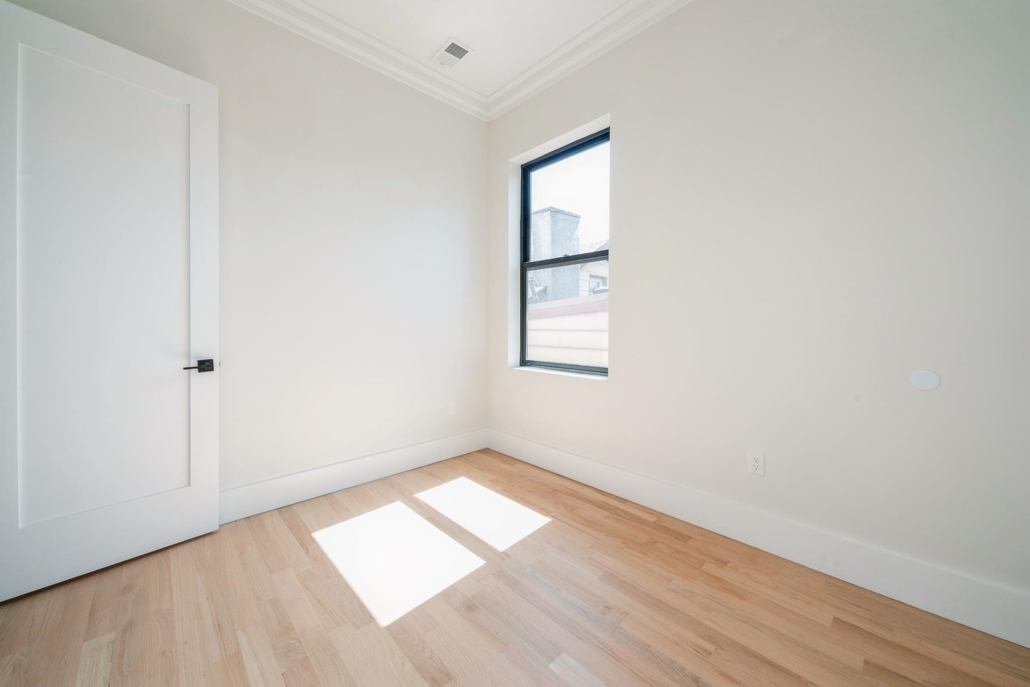203 HUTTON ST Unit: 2