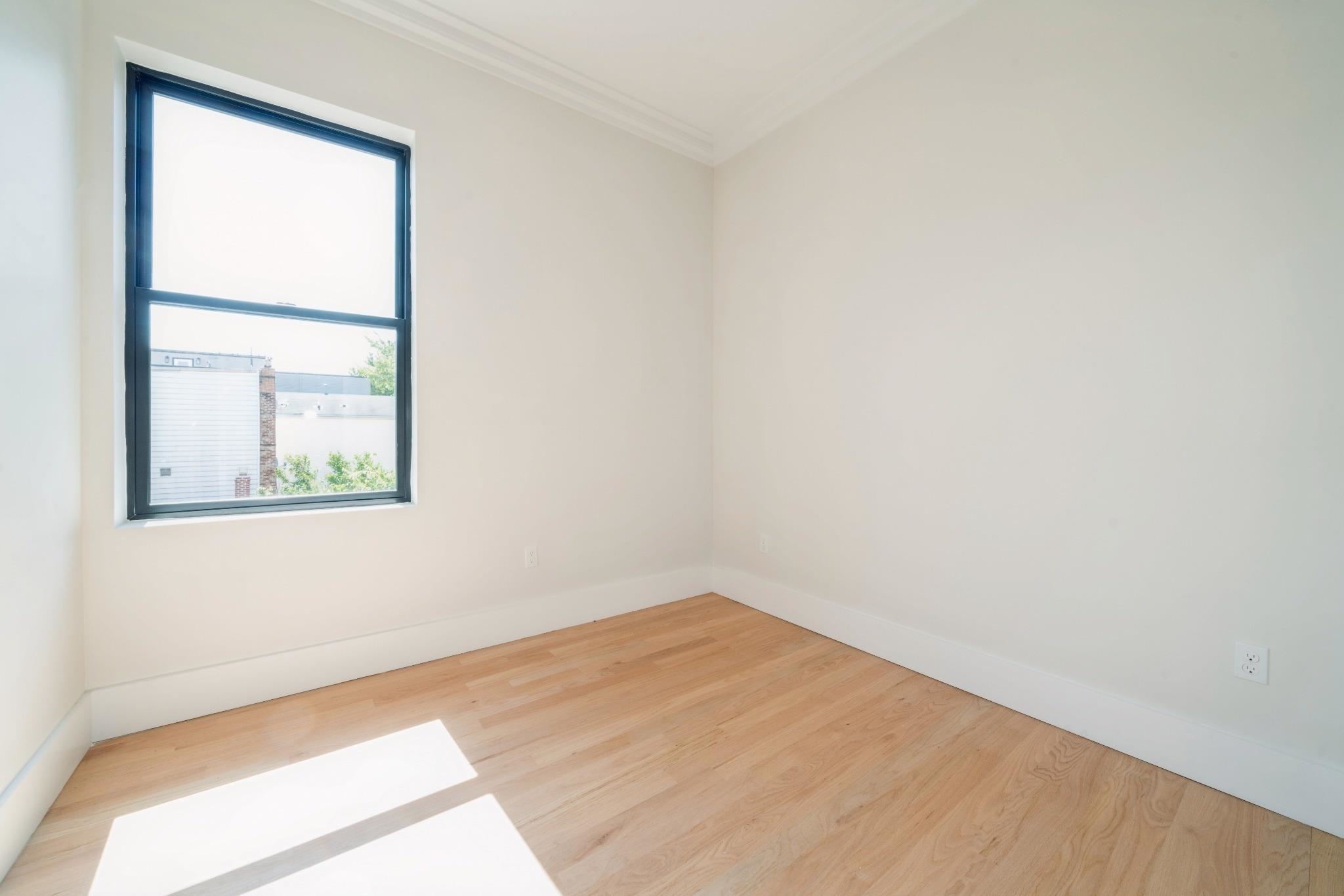 203 HUTTON ST Unit: 2